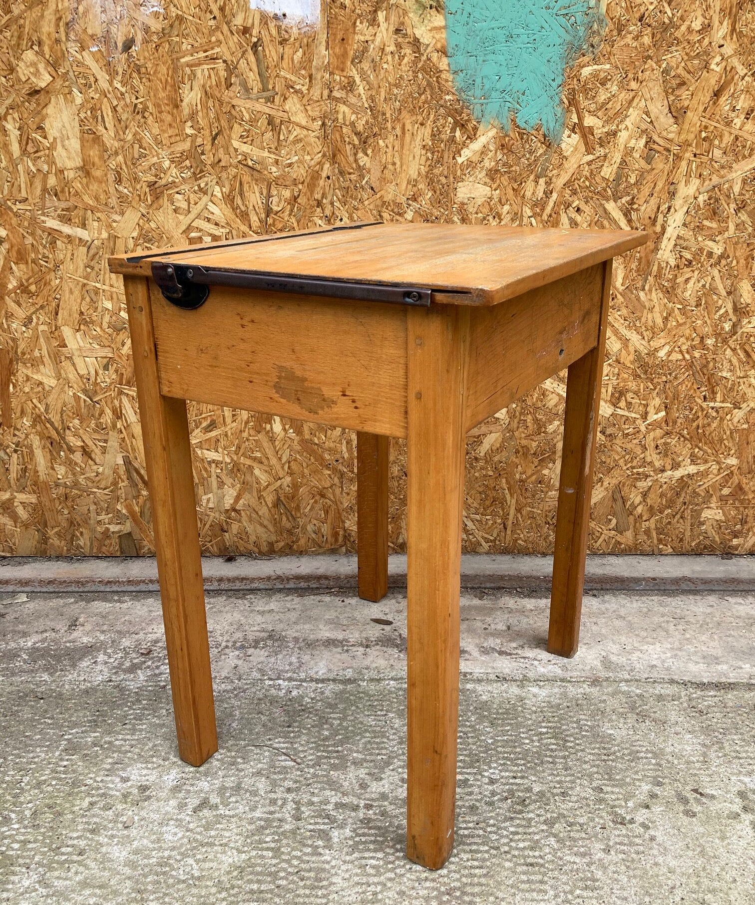 single-wooden-school-desk-5