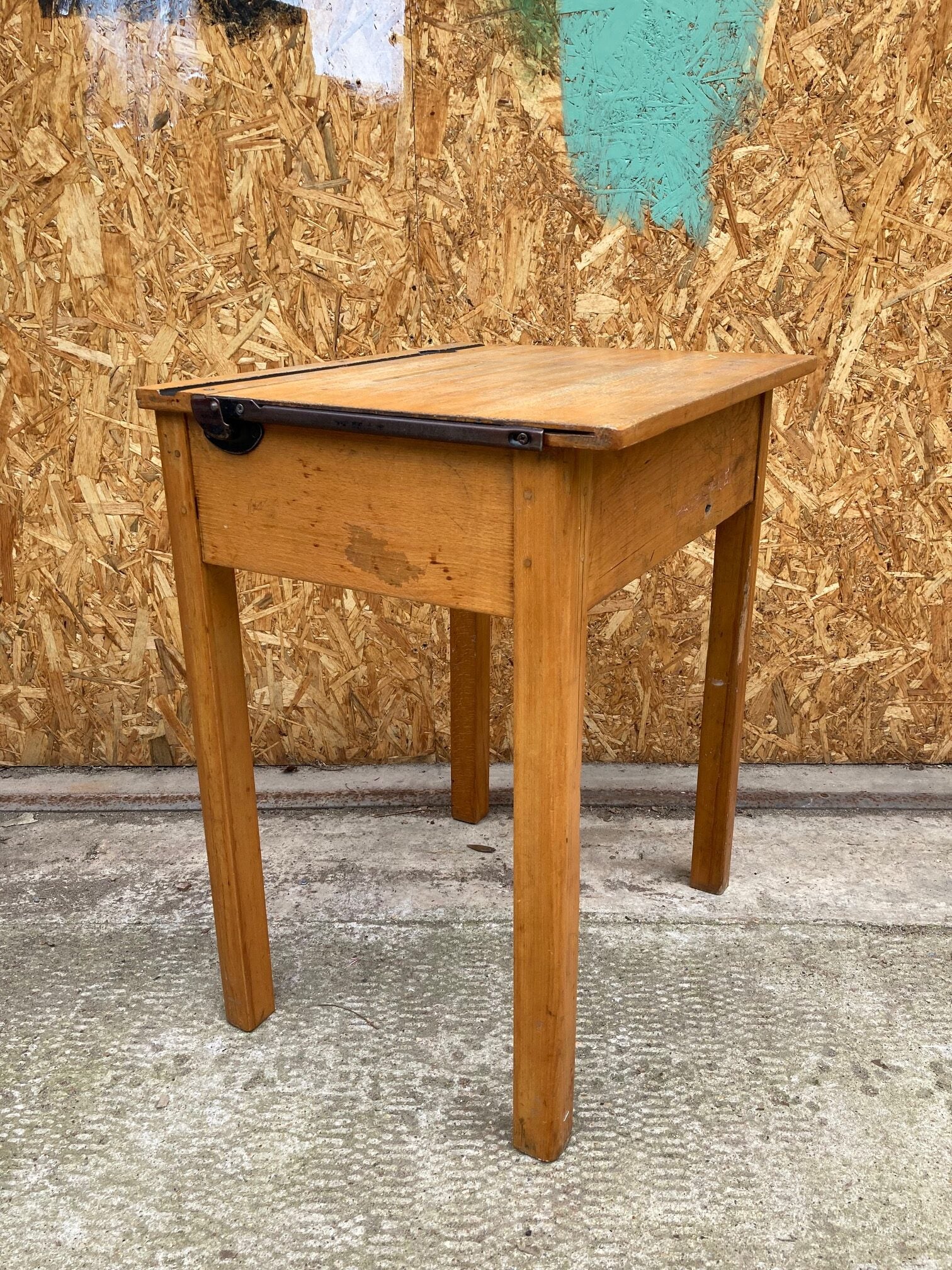 single-wooden-school-desk-5