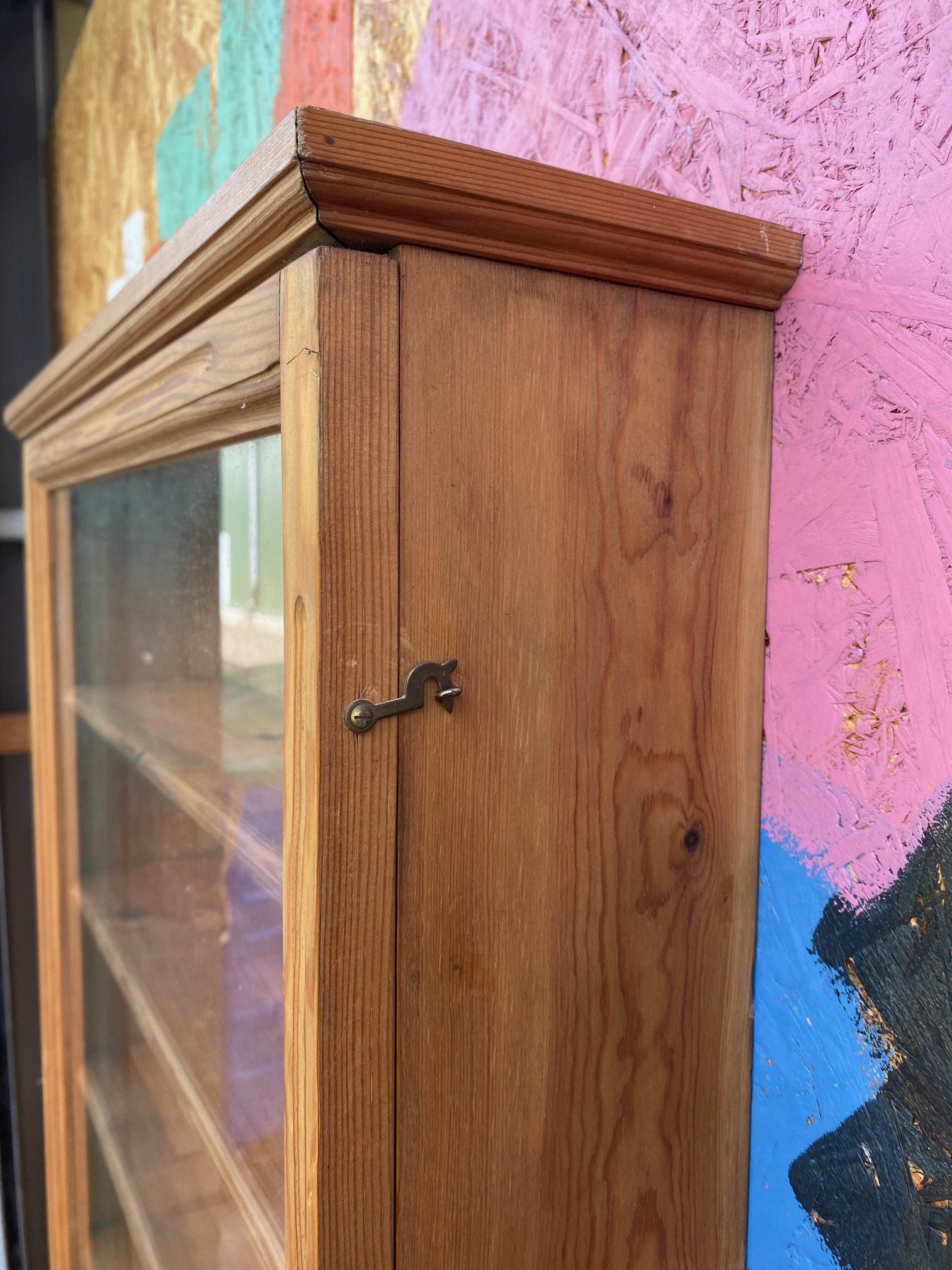 slim-glass-cabinet-38