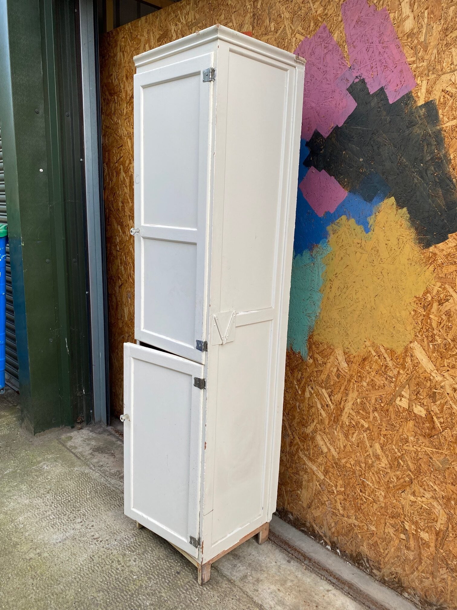 slim-wooden-cupboard-2