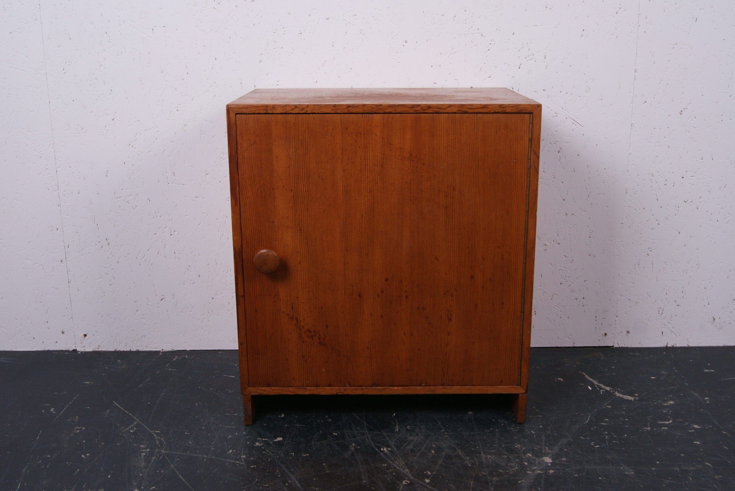 small-cupboard-100