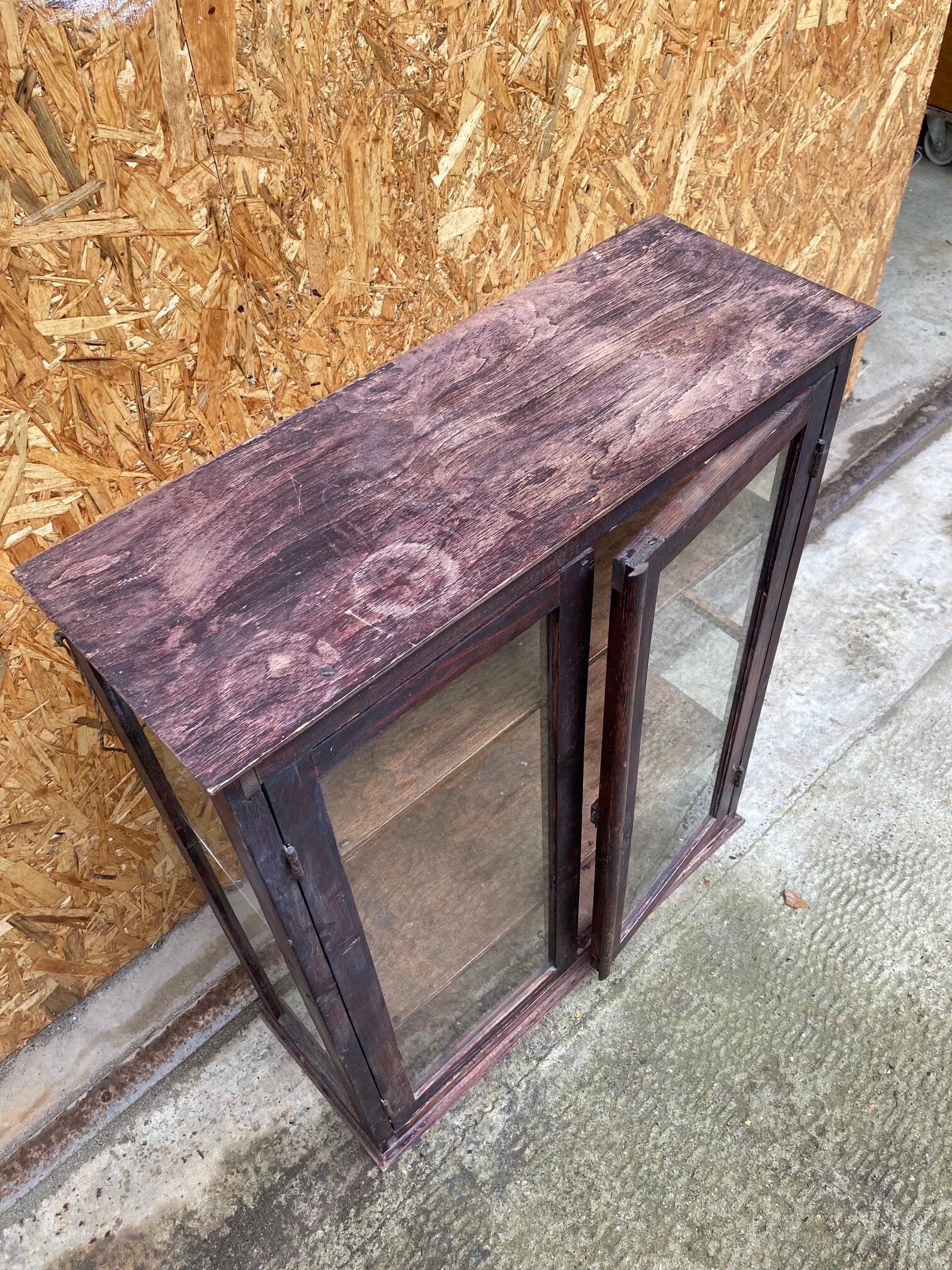 small-glass-cabinet-2