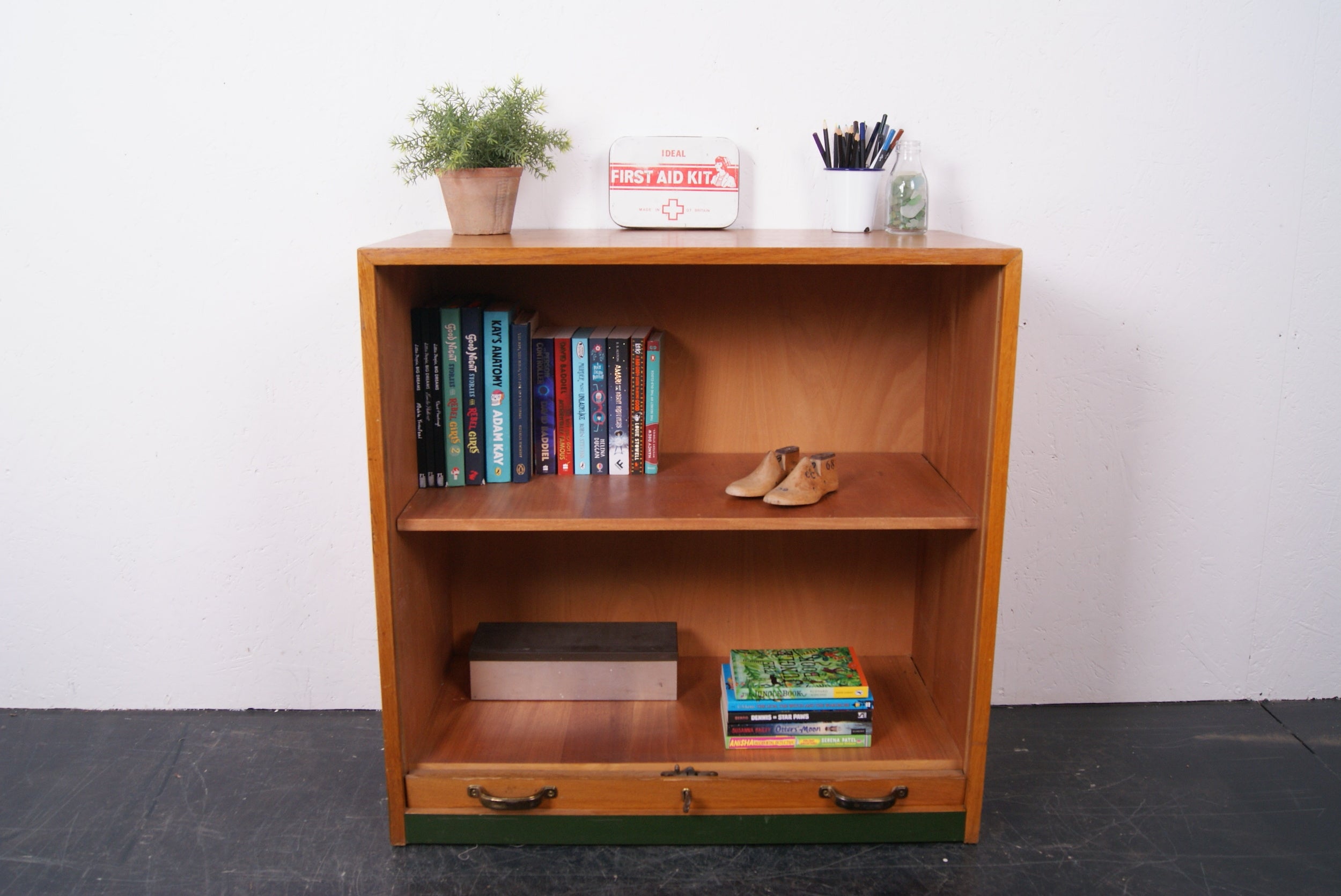 small-tambour-cabinet-15