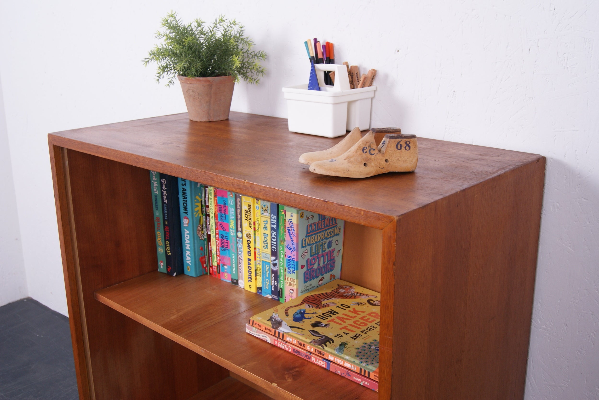 small-tambour-cabinet-7