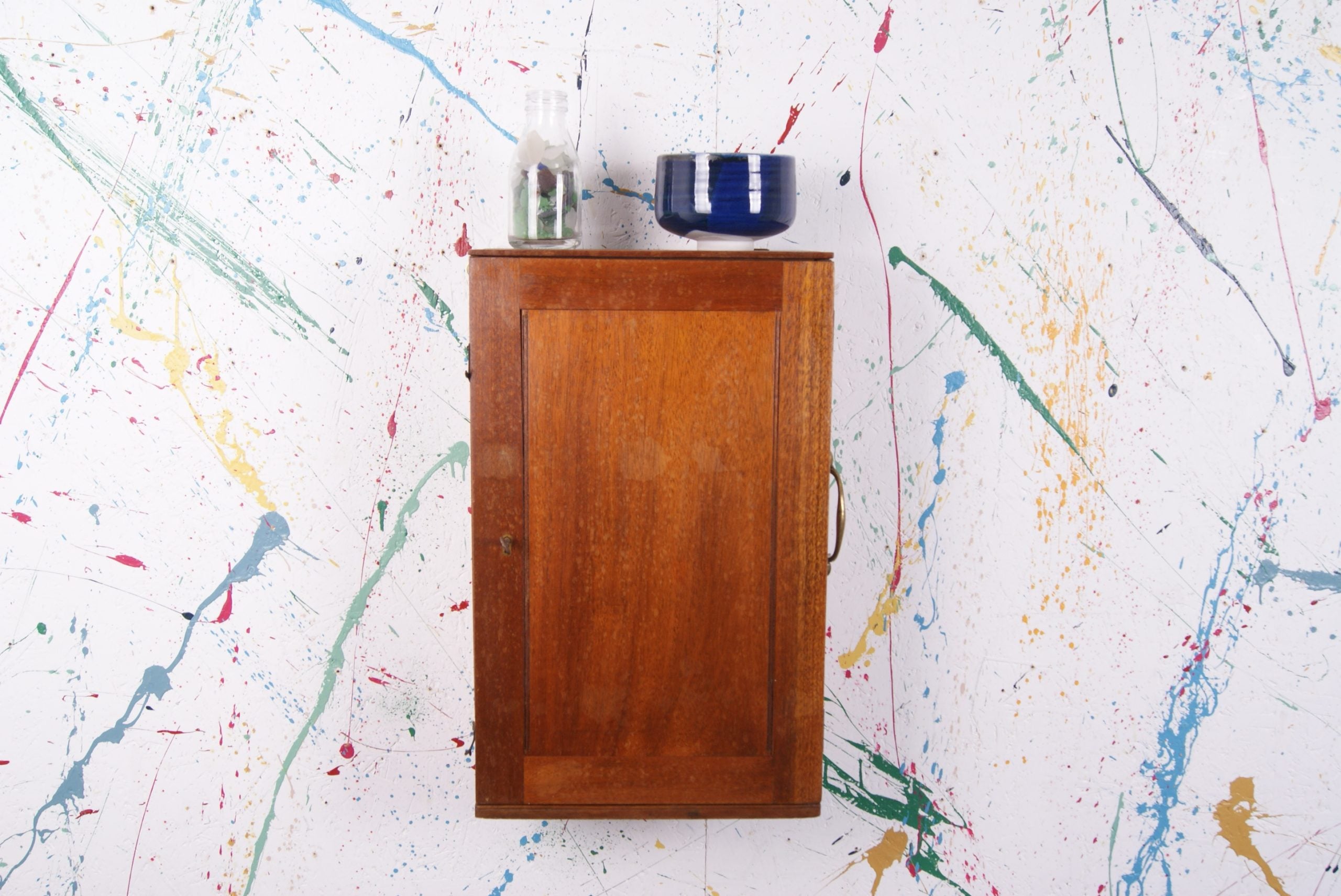 small-wooden-wall-cabinet-3