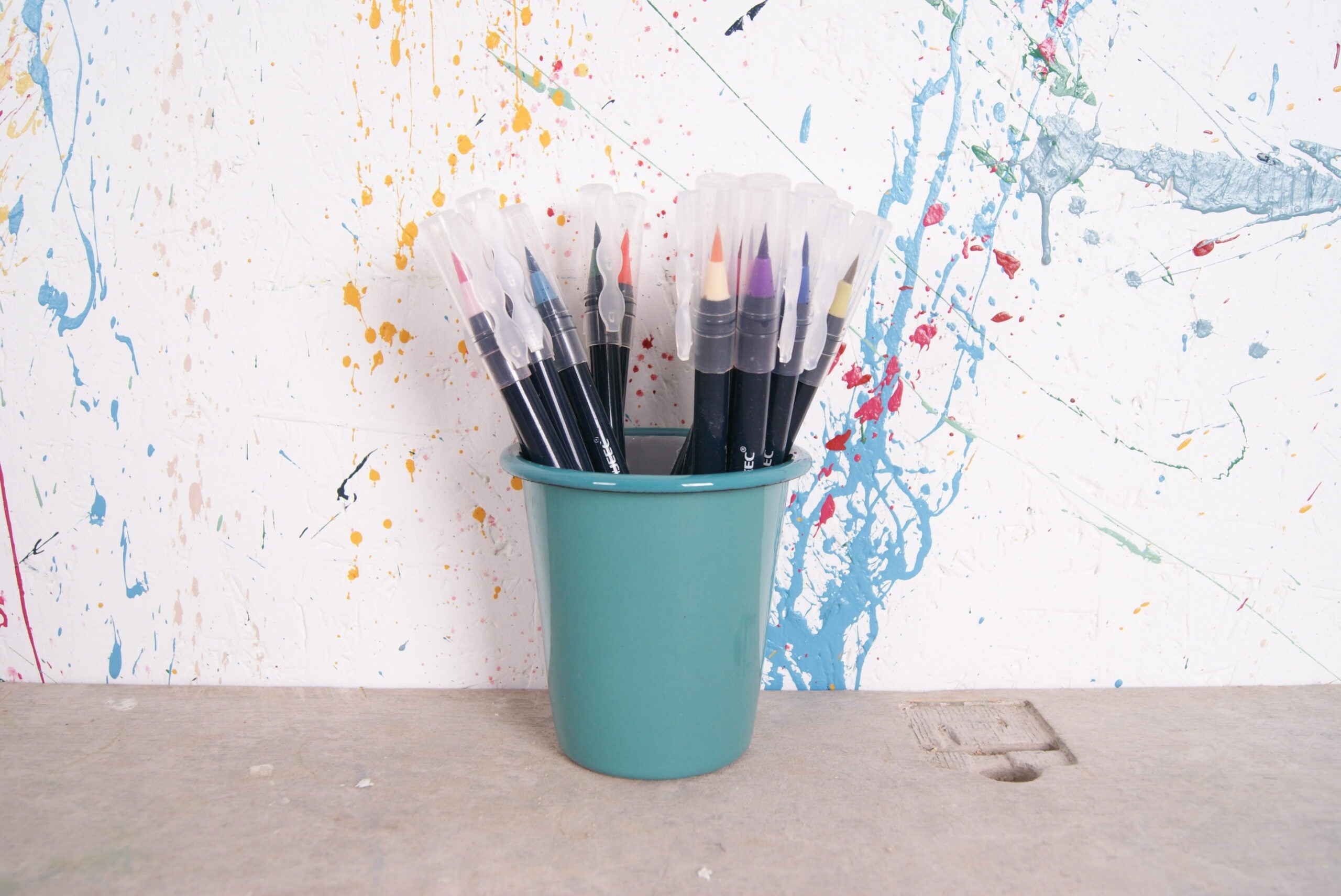 spring-green-ename-pen-pot-1