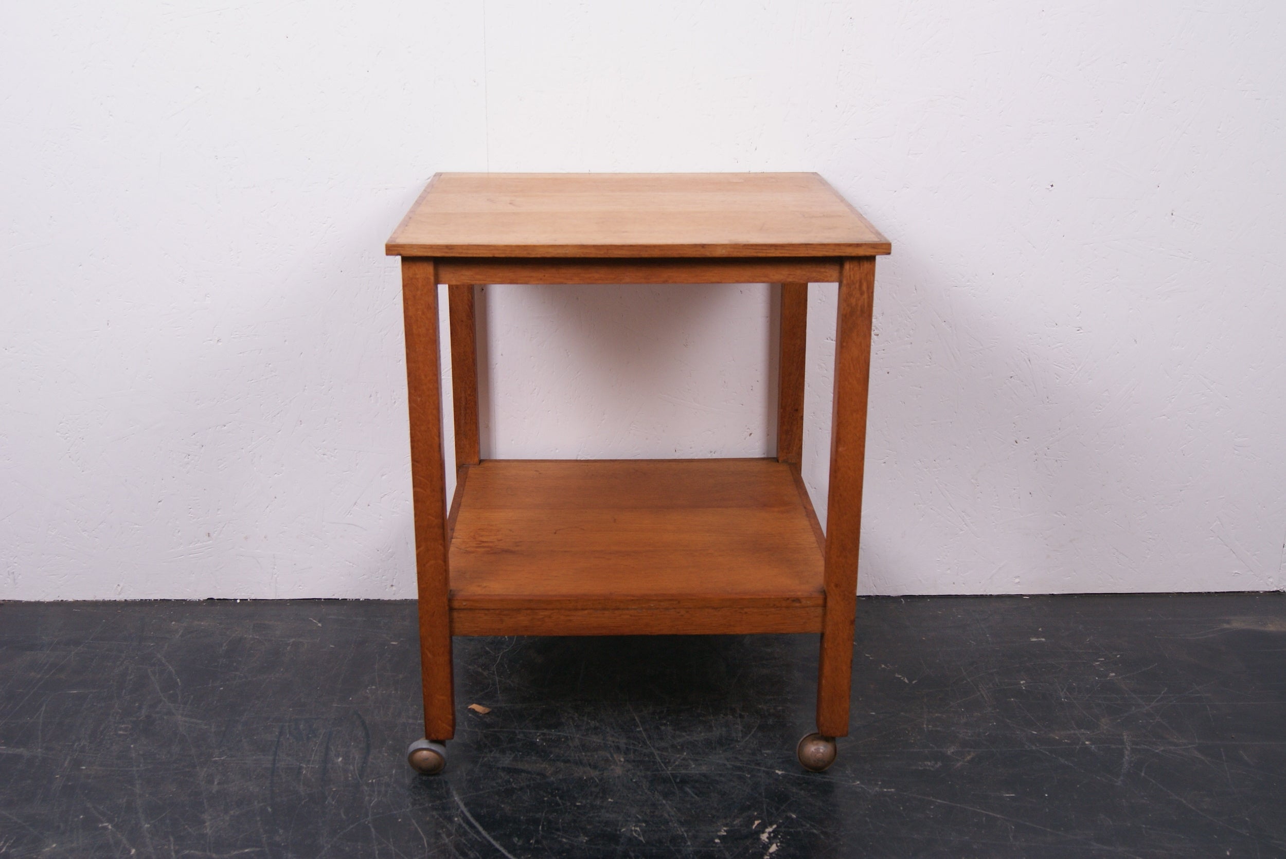 square-wooden-trolley-1