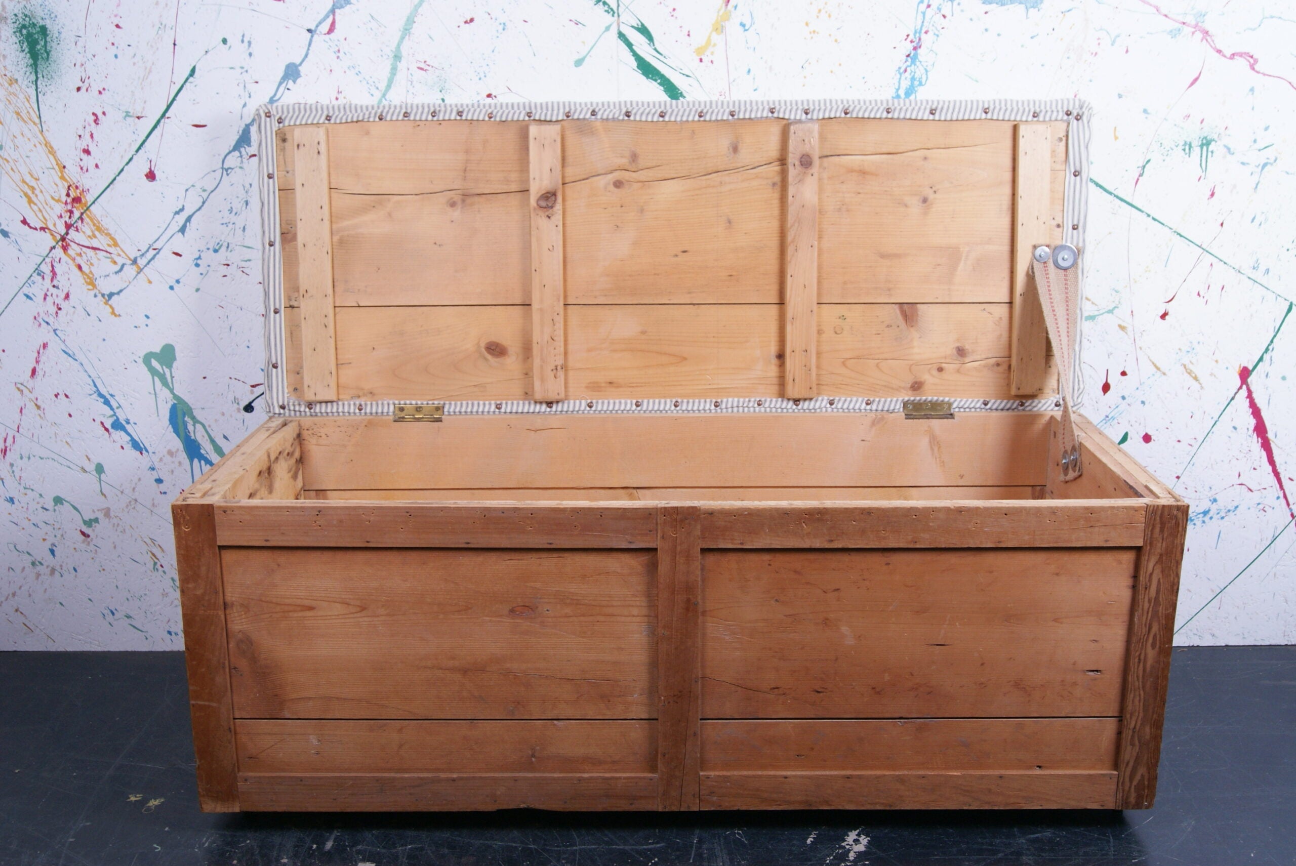 upholstered-chest-2