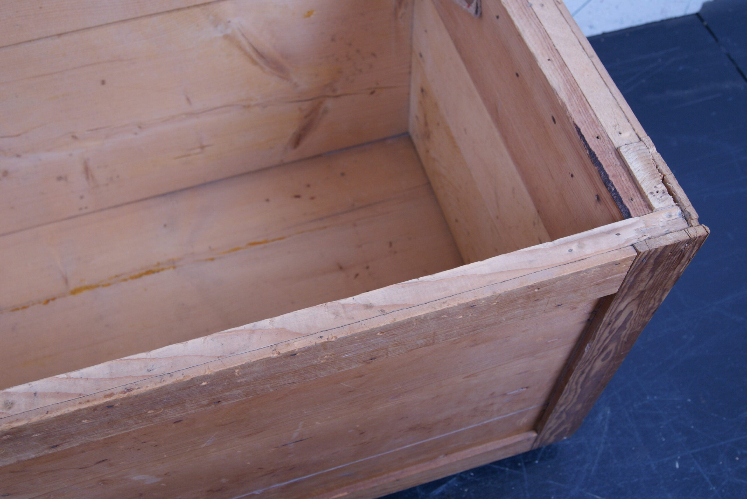 upholstered-chest-3