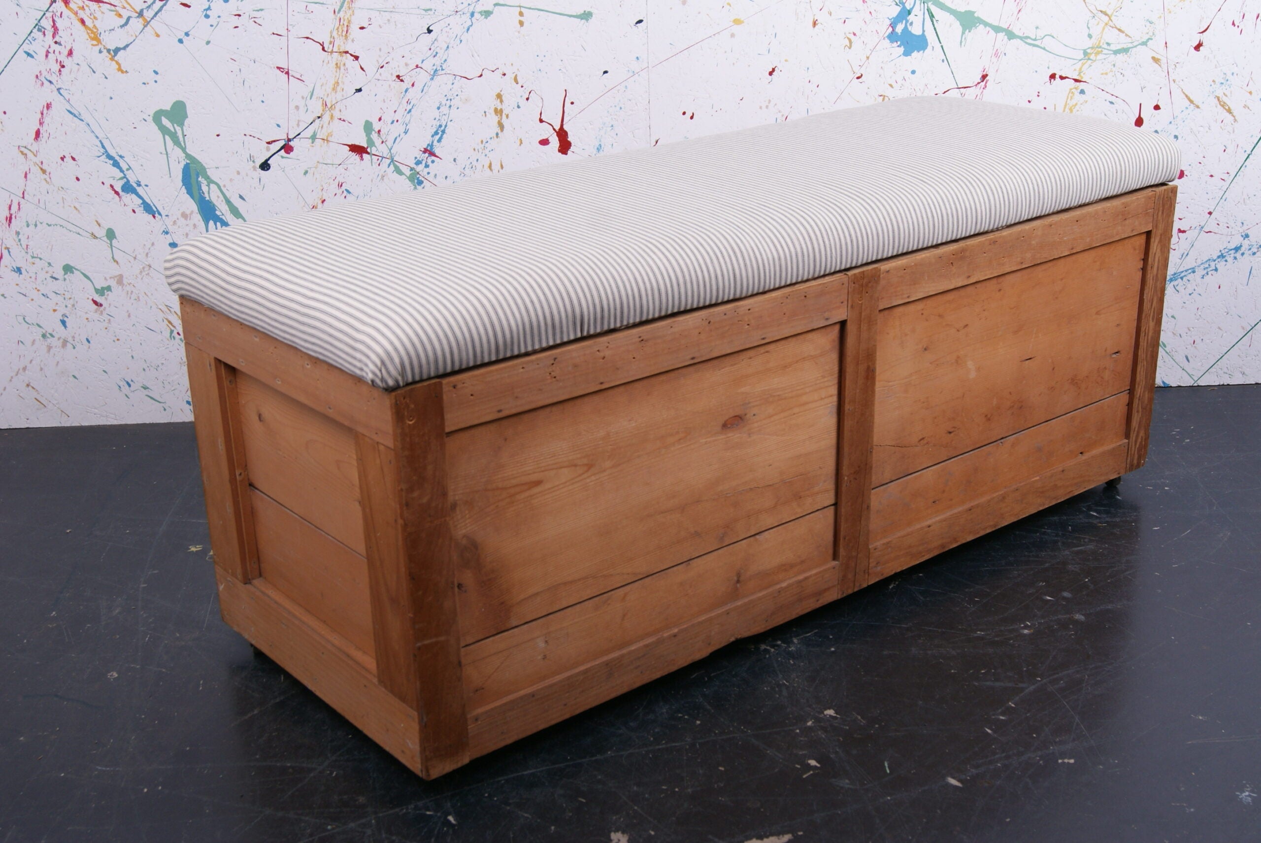 upholstered-chest-4