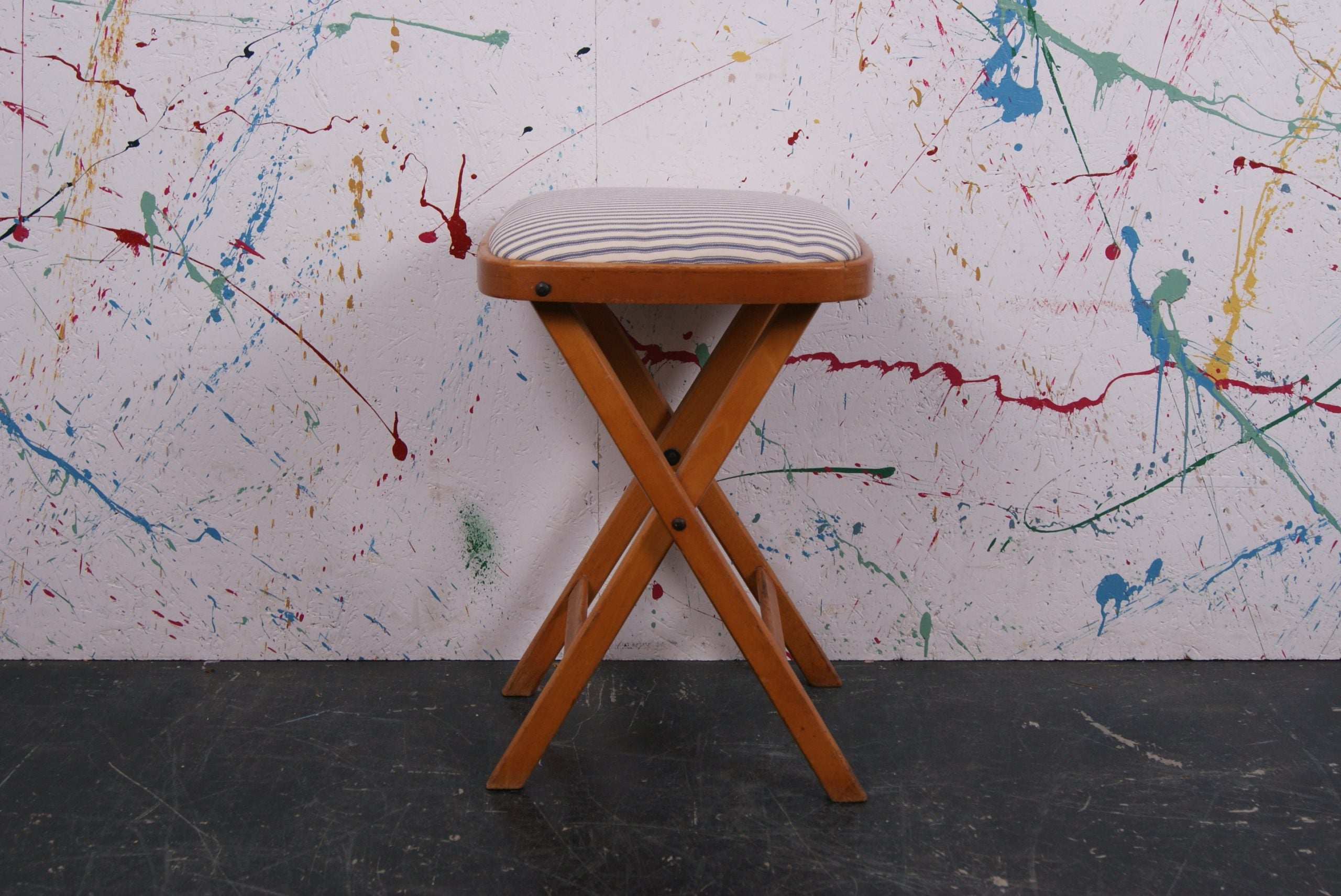 upholstered-foldable-stool-1
