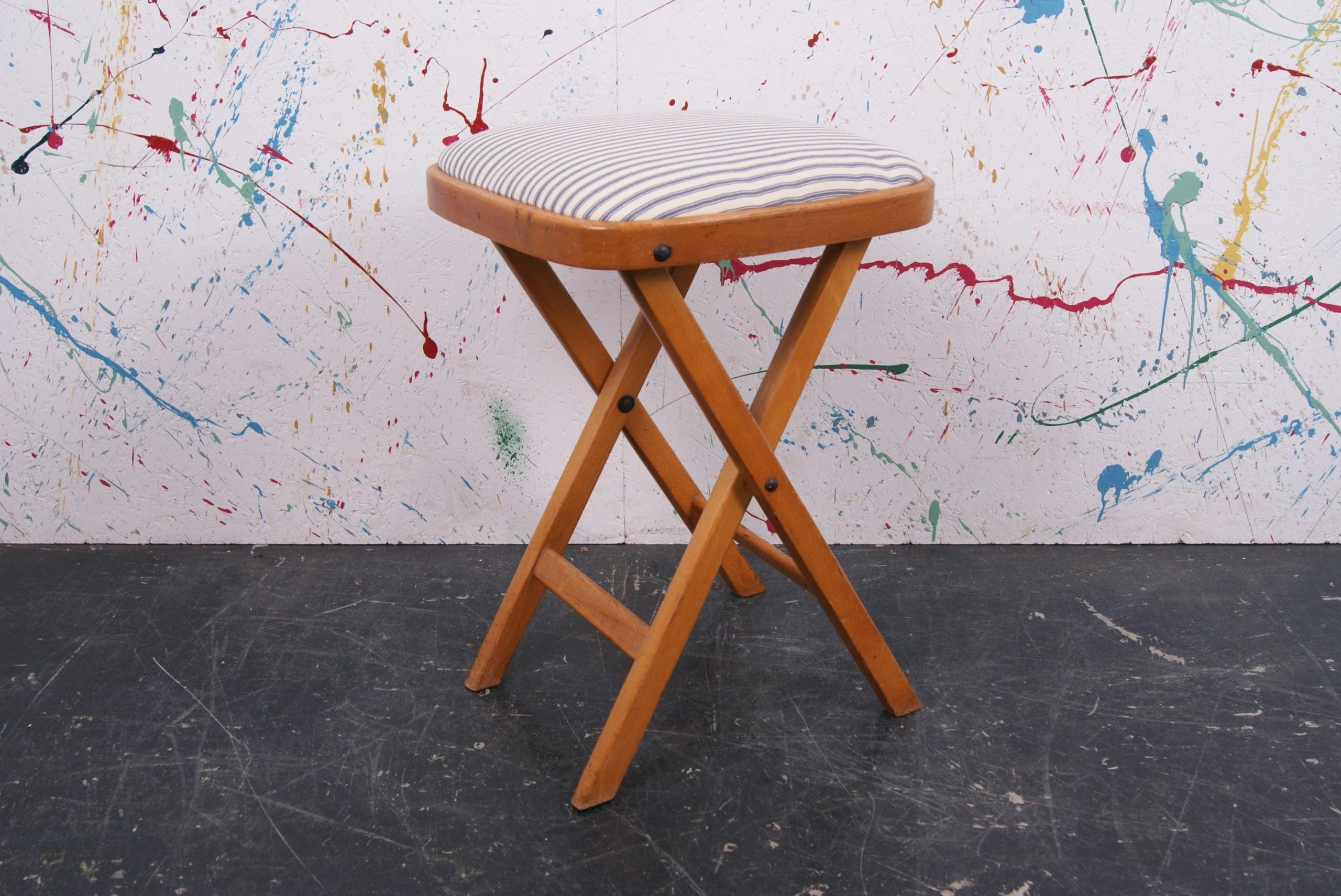 upholstered-foldable-stool-3
