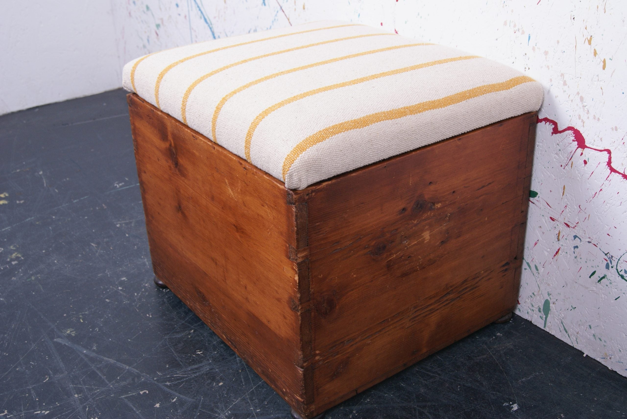 upholstered-storage-box-3