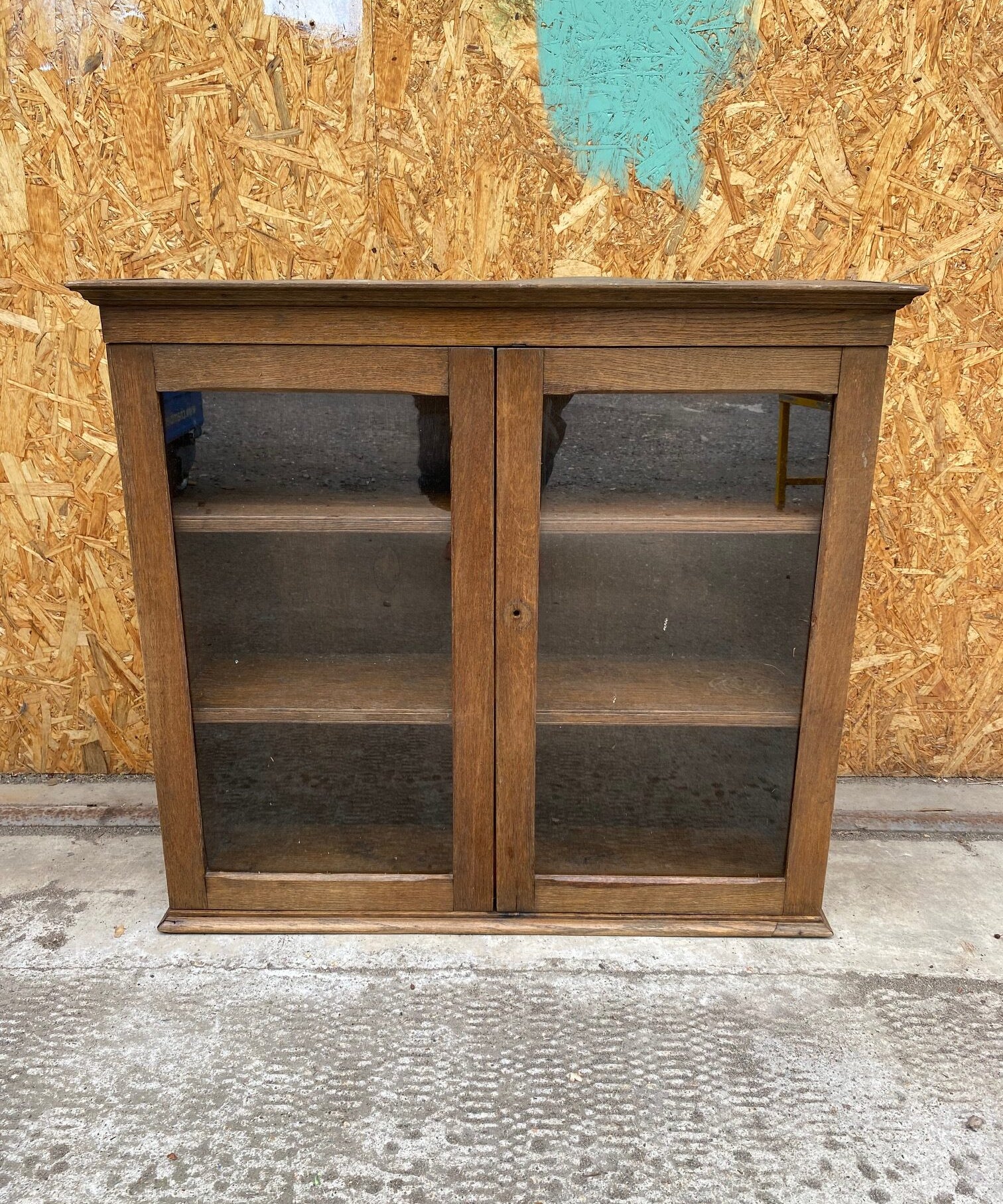 wall-glass-cabinet-1