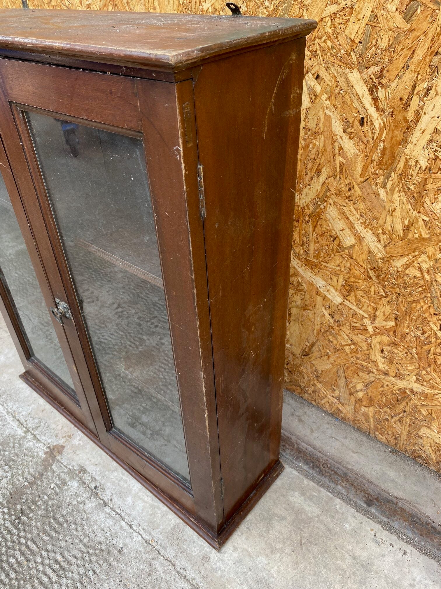 wall-glass-cabinet-10