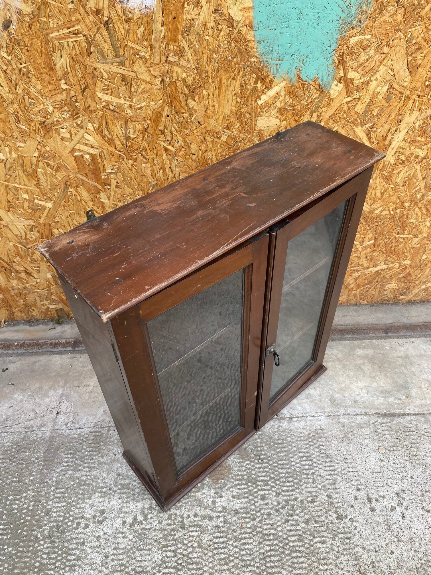 wall-glass-cabinet-14