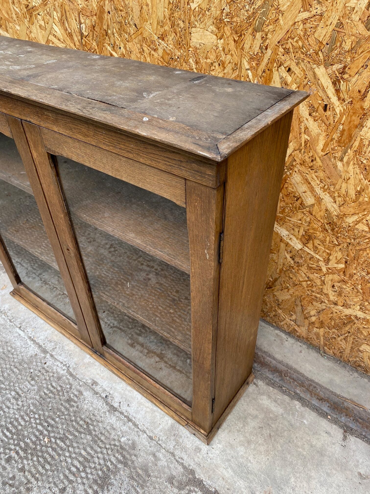 wall-glass-cabinet-2