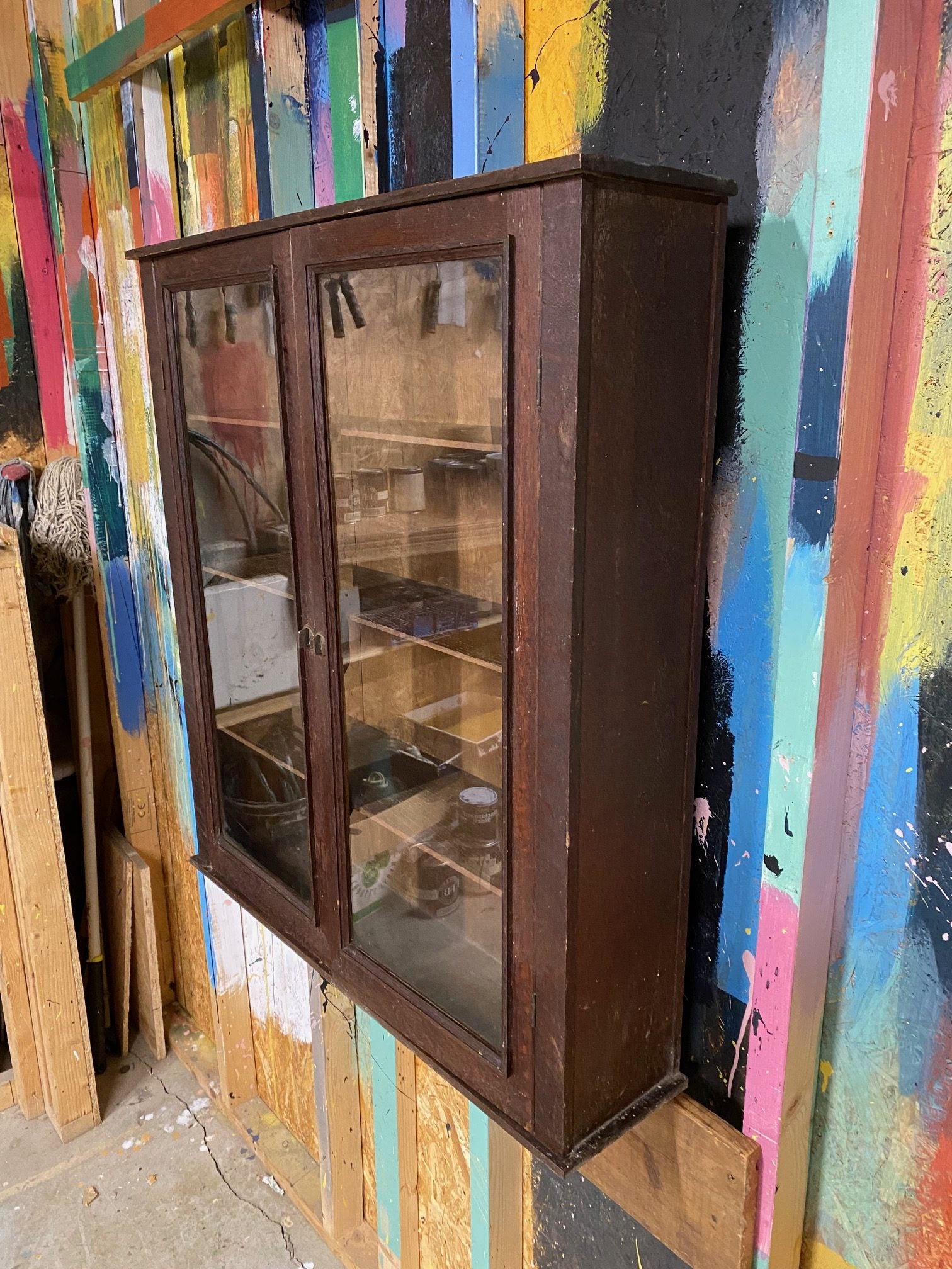 wall-glass-cabinet-30