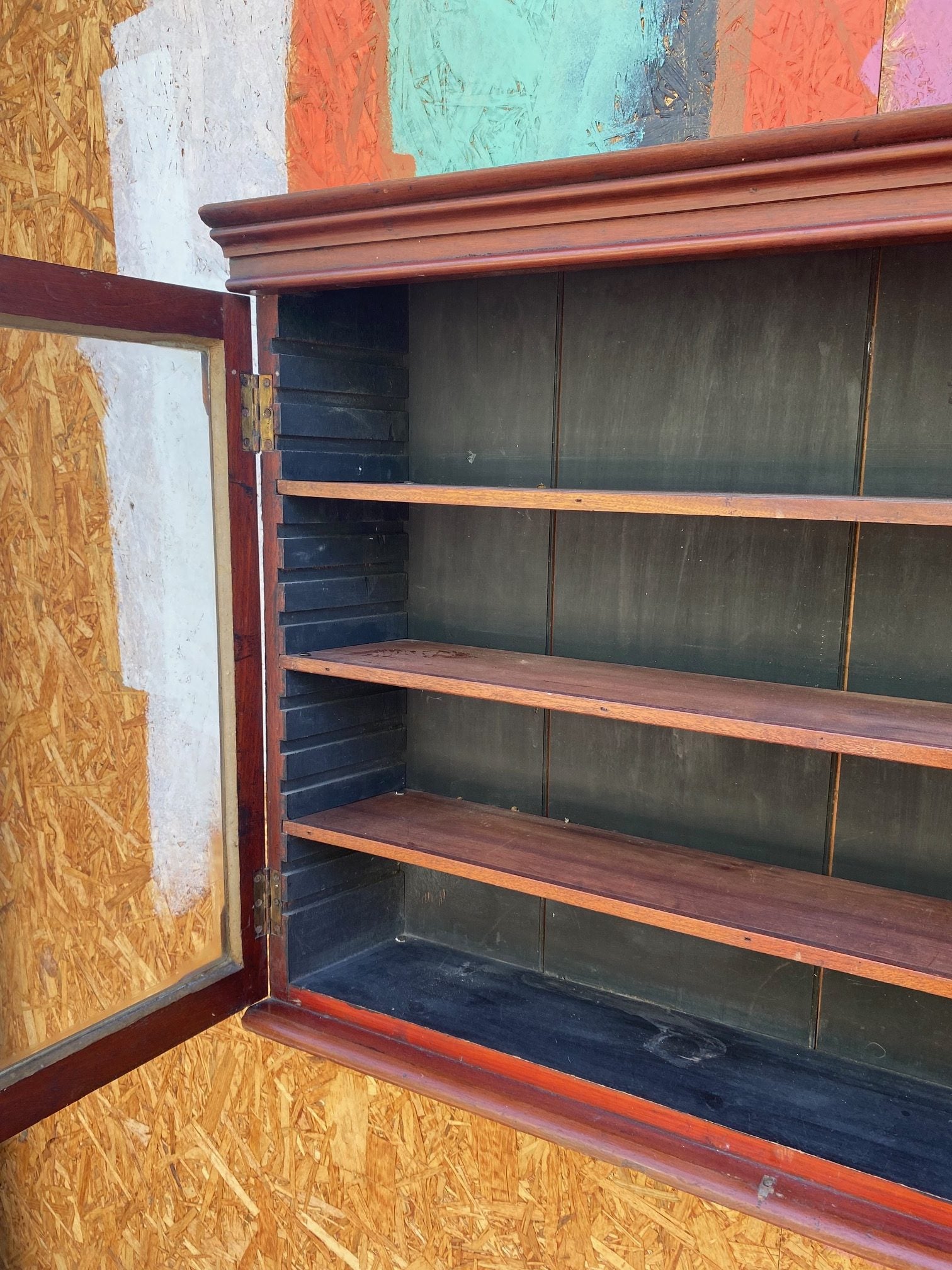 wall-glass-cabinet-41