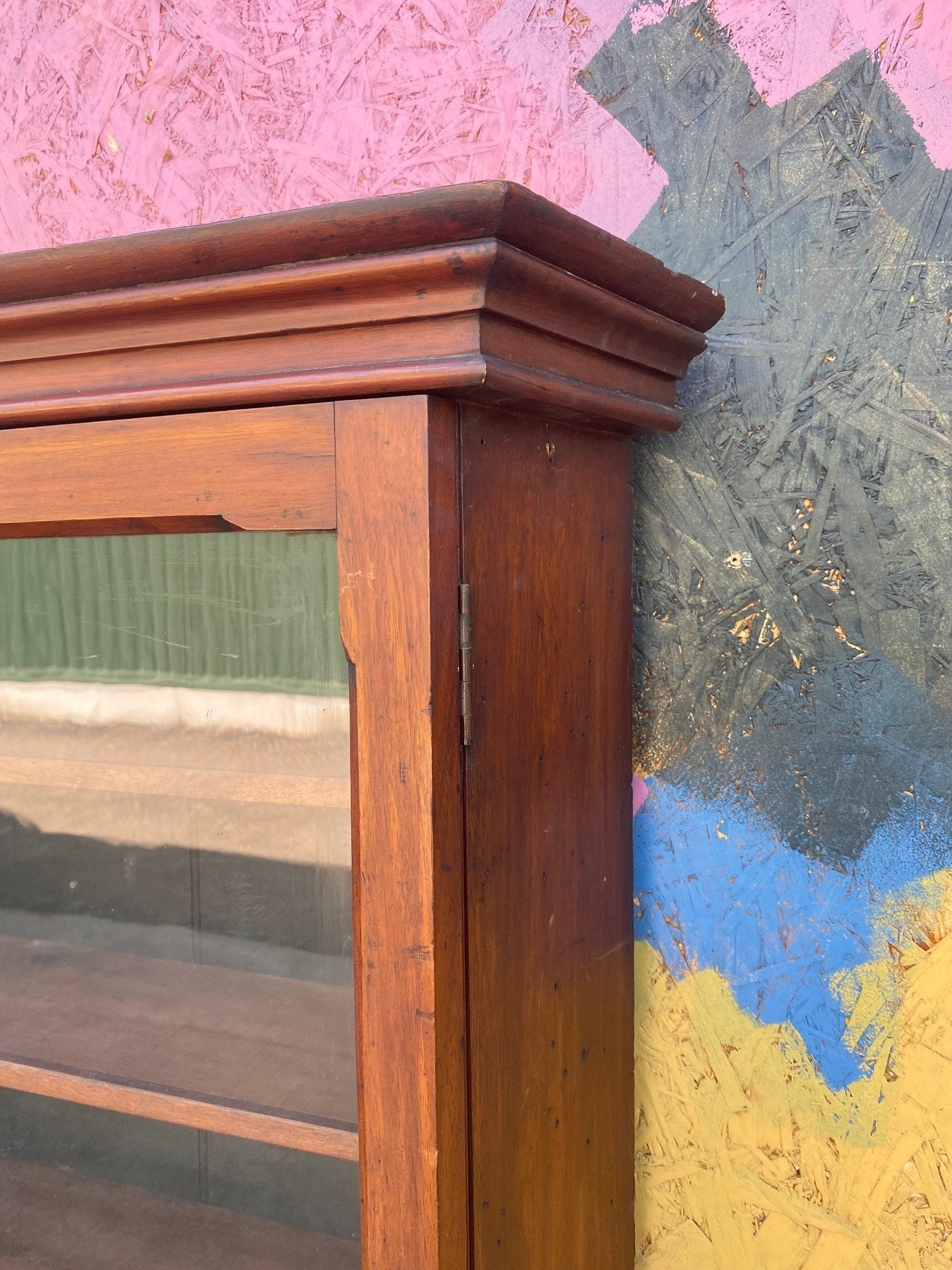 wall-glass-cabinet-44
