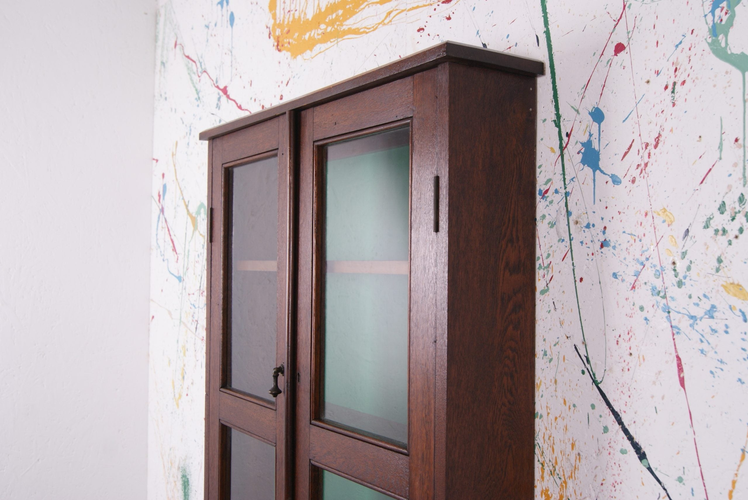 wall-glass-cabinet-5
