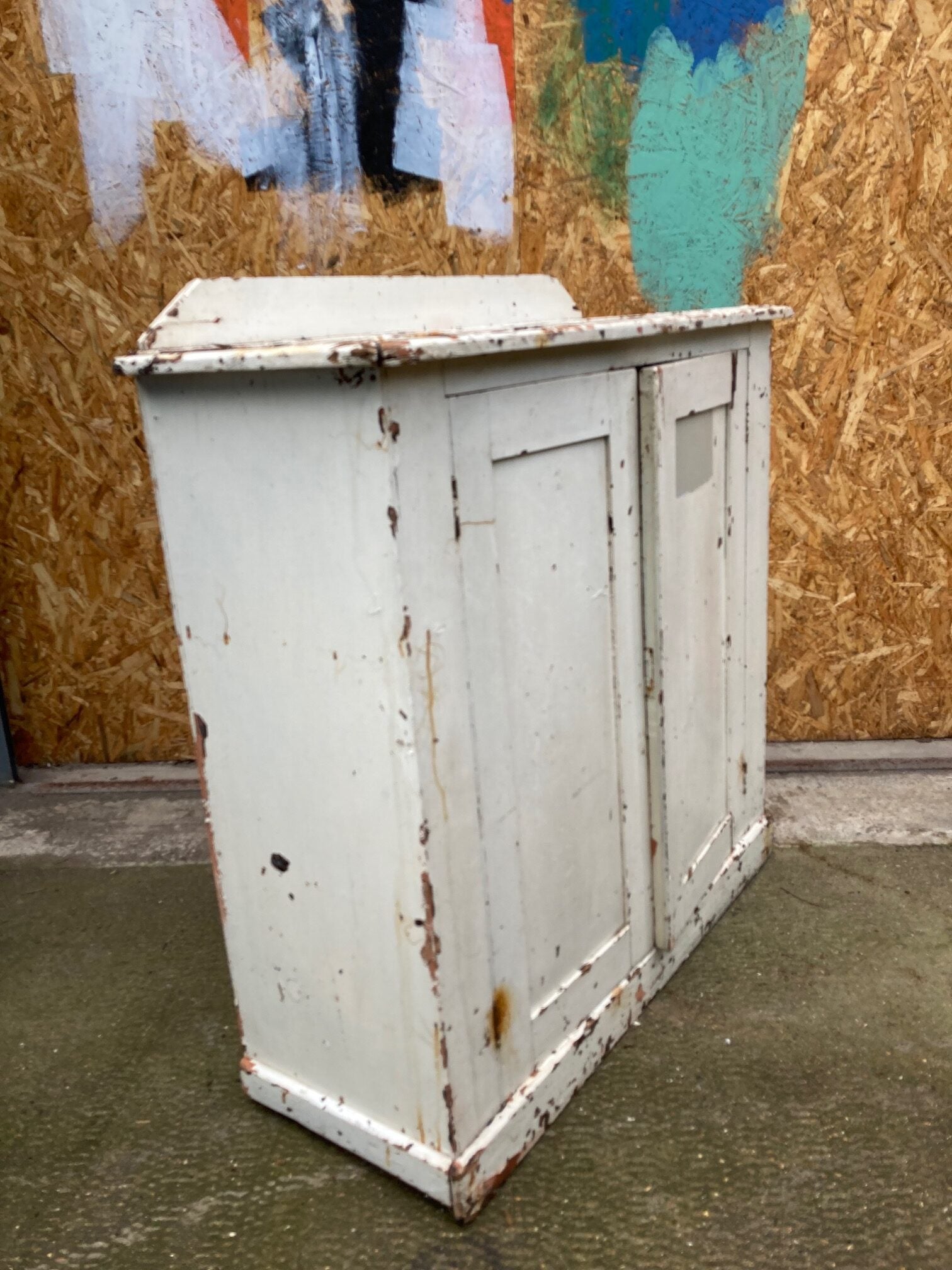 white-cupabord-4