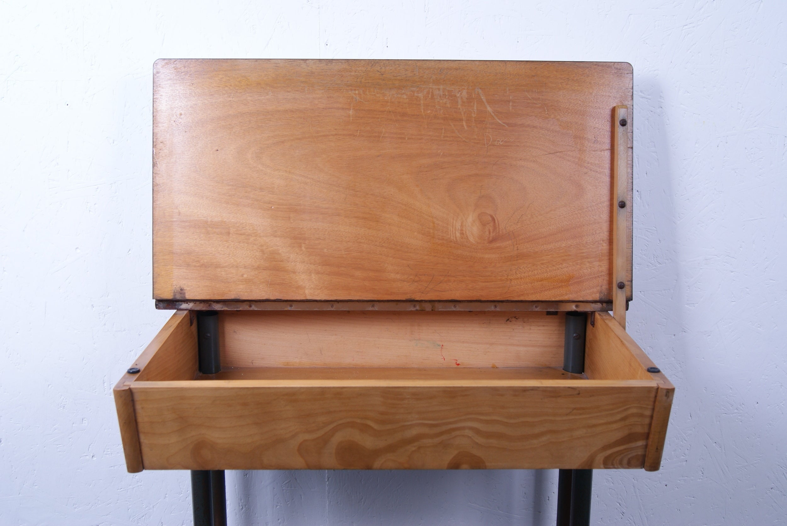 white-formica-topped-desk-1