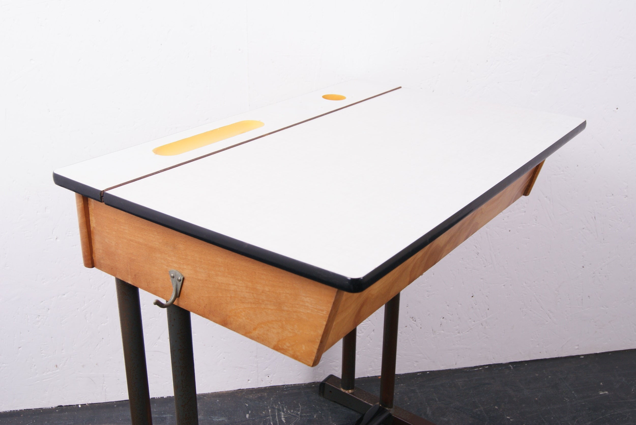white-formica-topped-desk-3