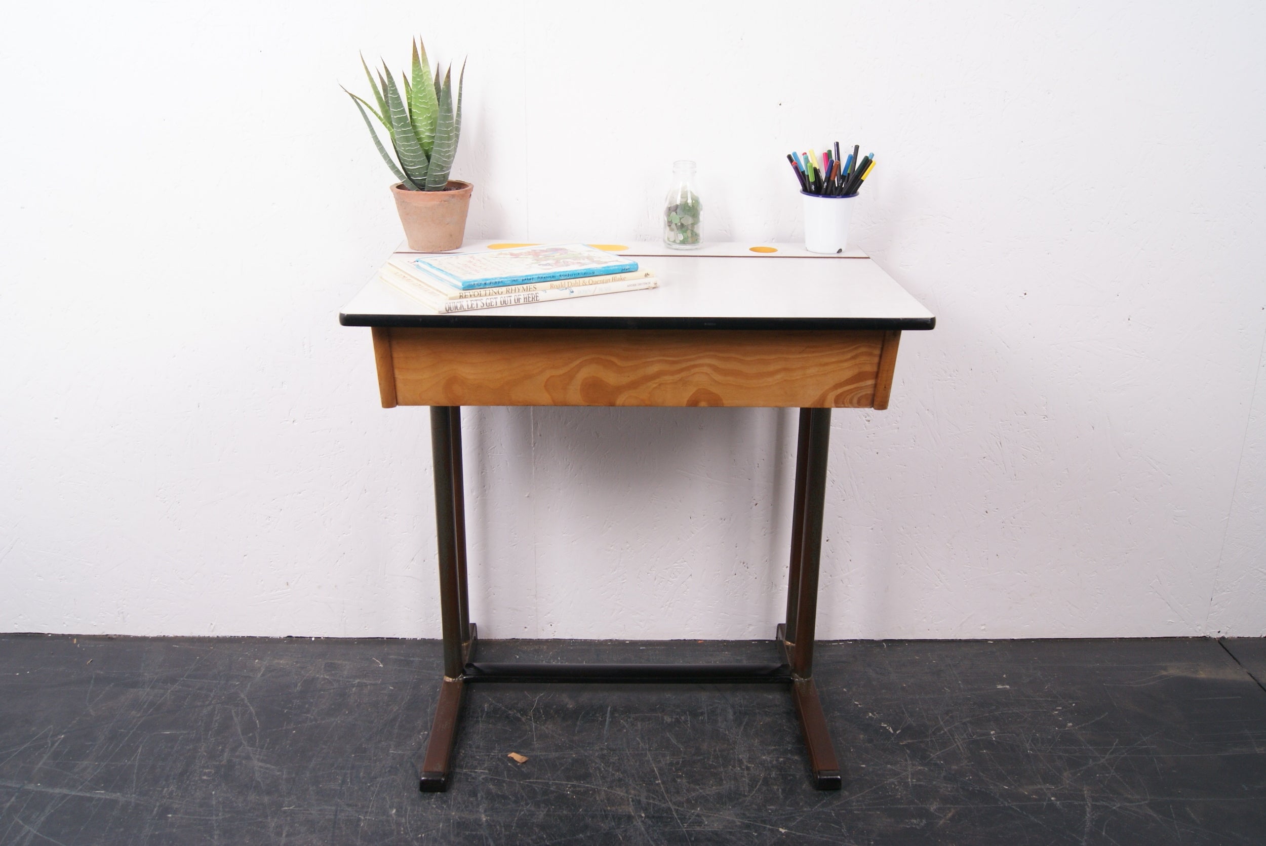white-formica-topped-desk-4