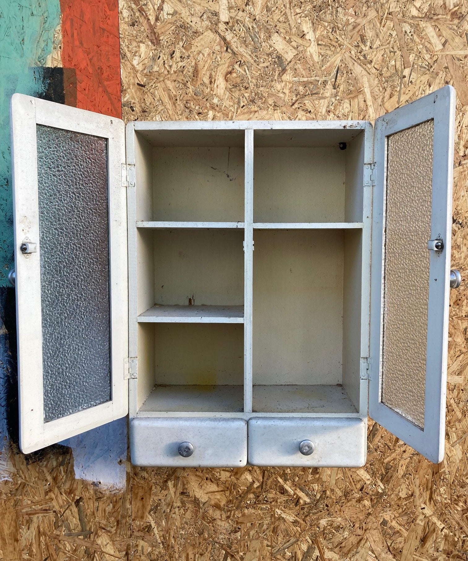 white-frosted-cabinet-5
