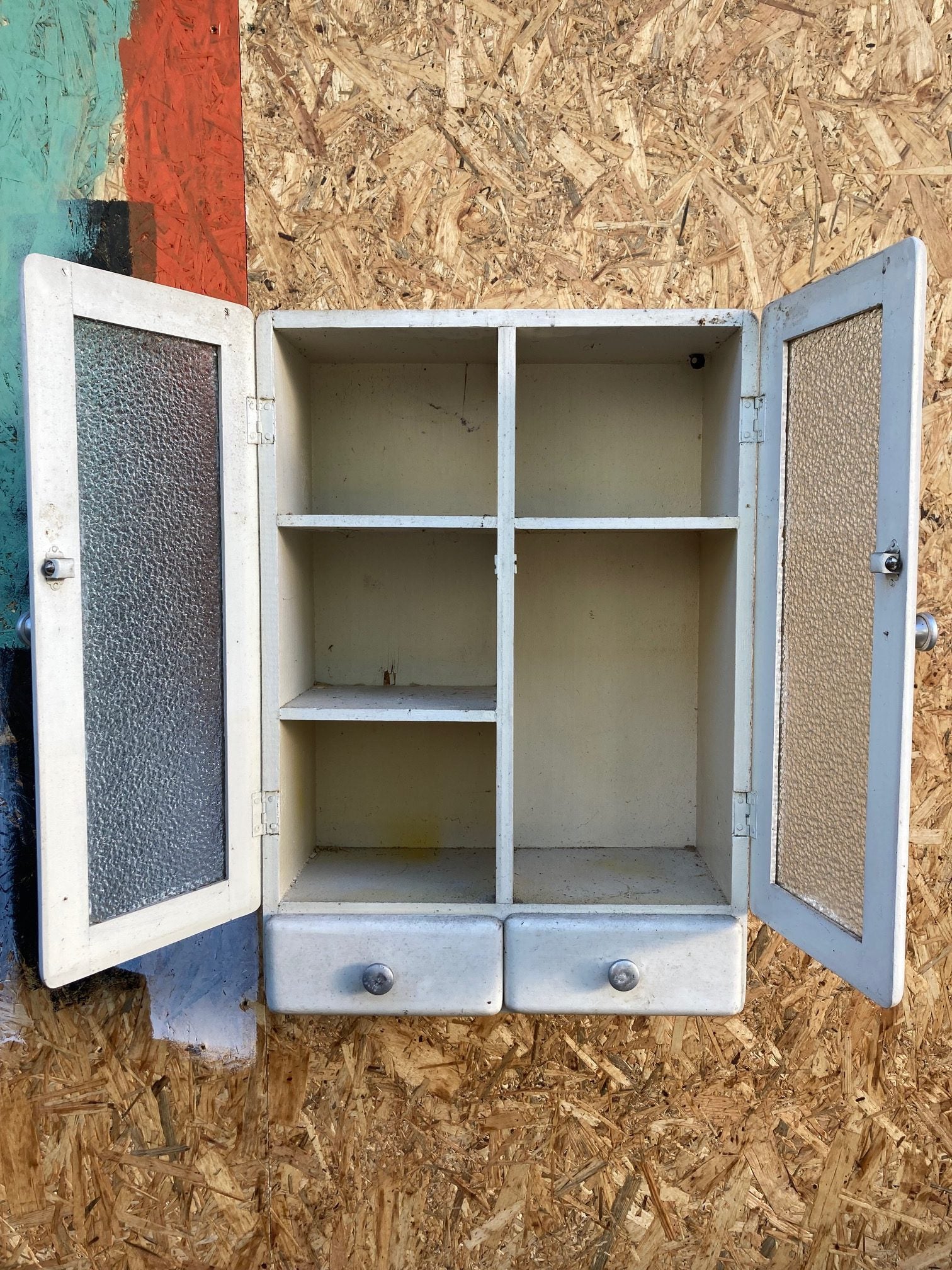 white-frosted-cabinet-5
