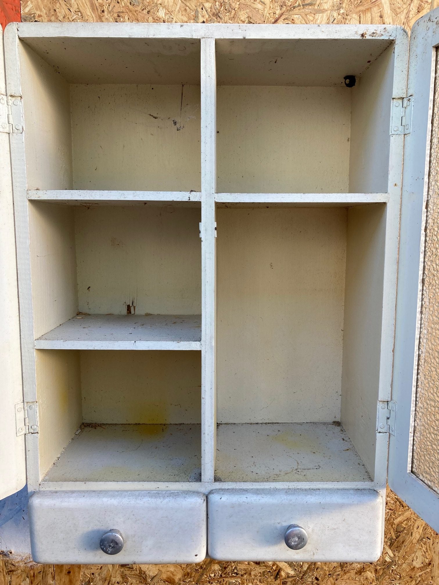 white-frosted-cabinet-6