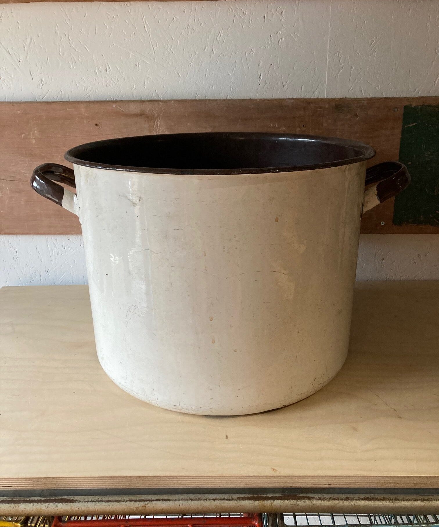 white-round-maggie-1