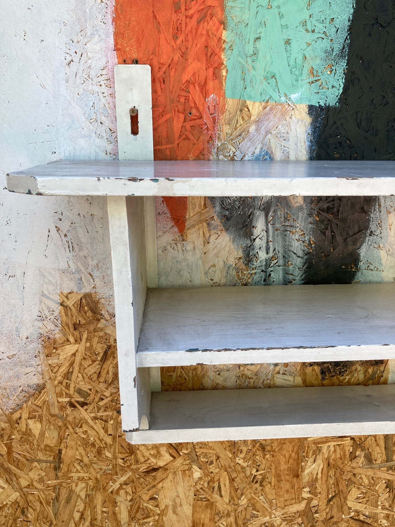white-wooden-shelf-4