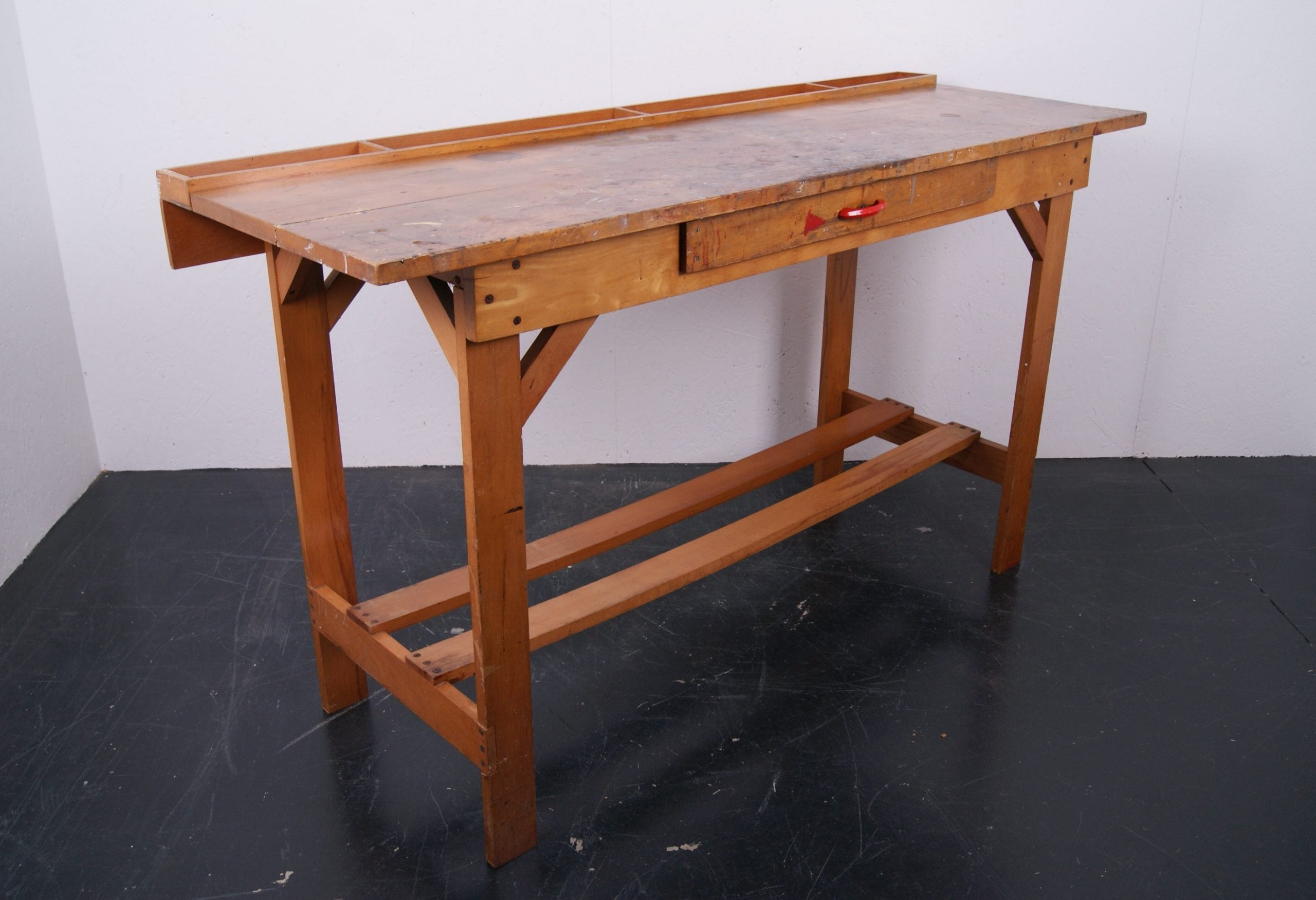 wooden-art-desk-3