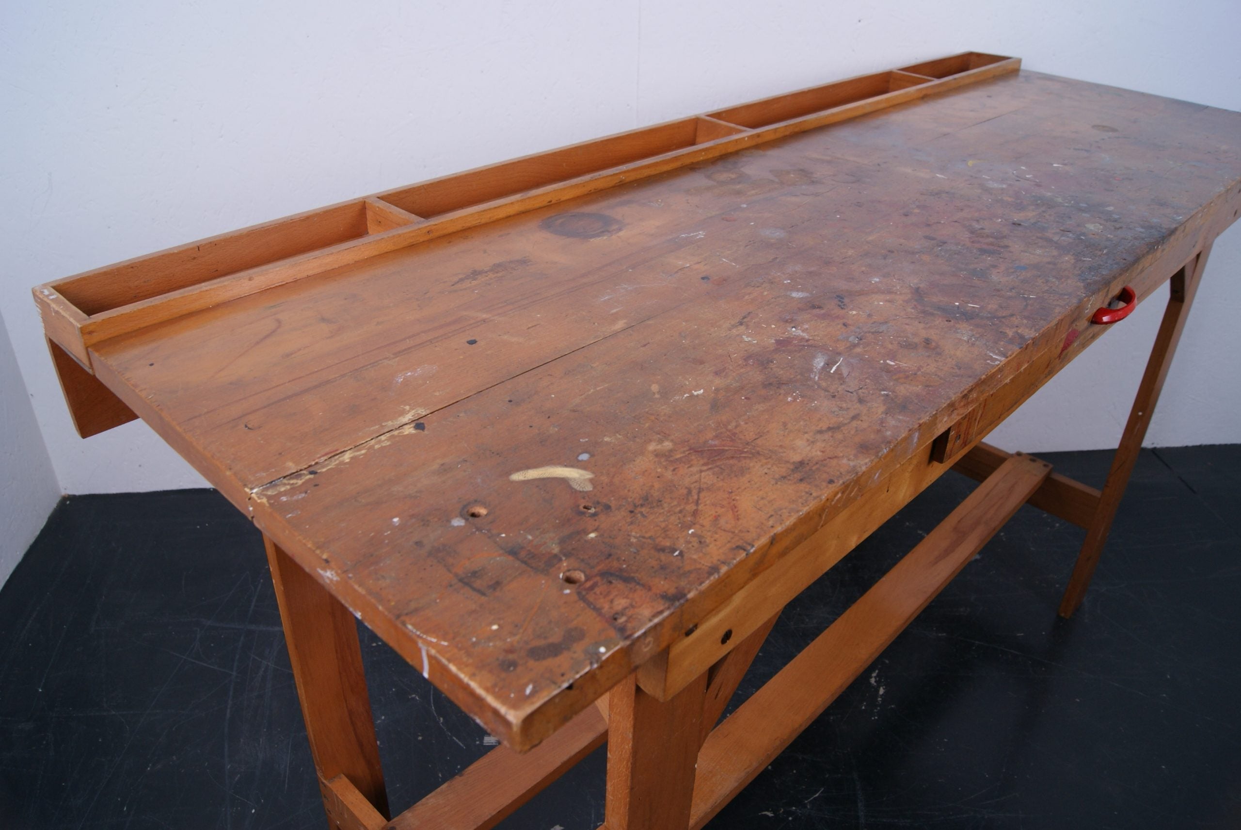 wooden-art-desk-4