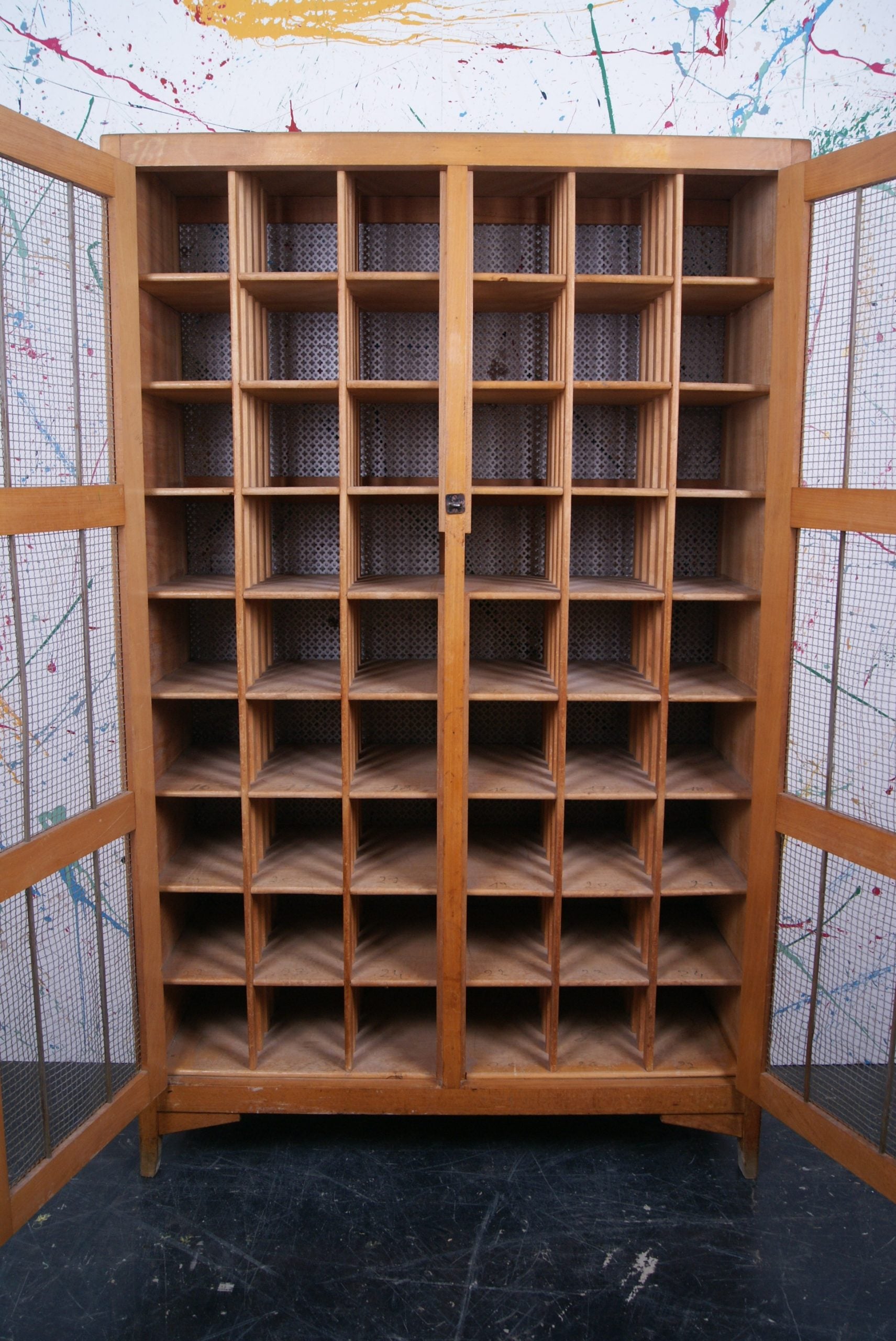 wooden-belgium-locker-2