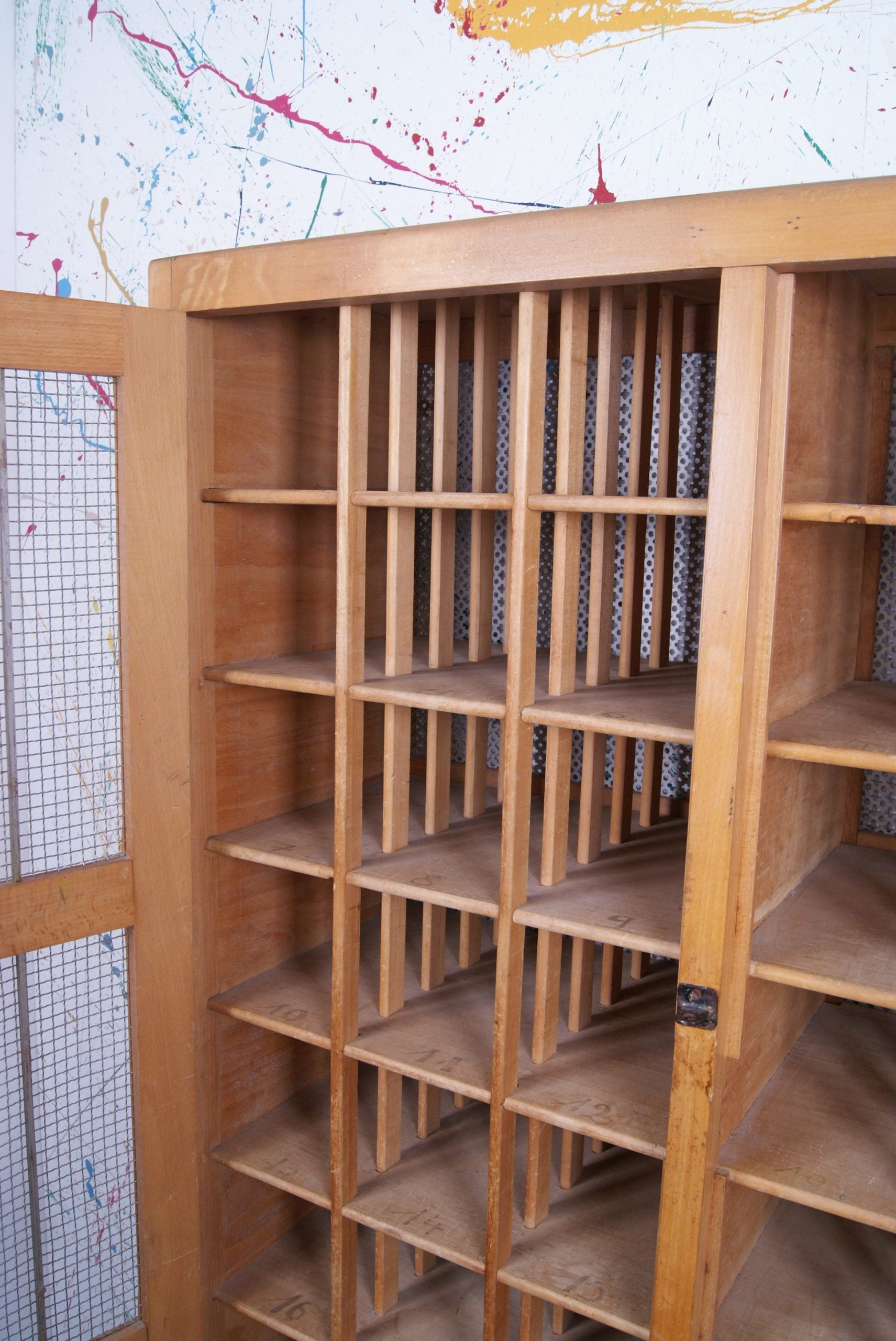 wooden-belgium-locker-3