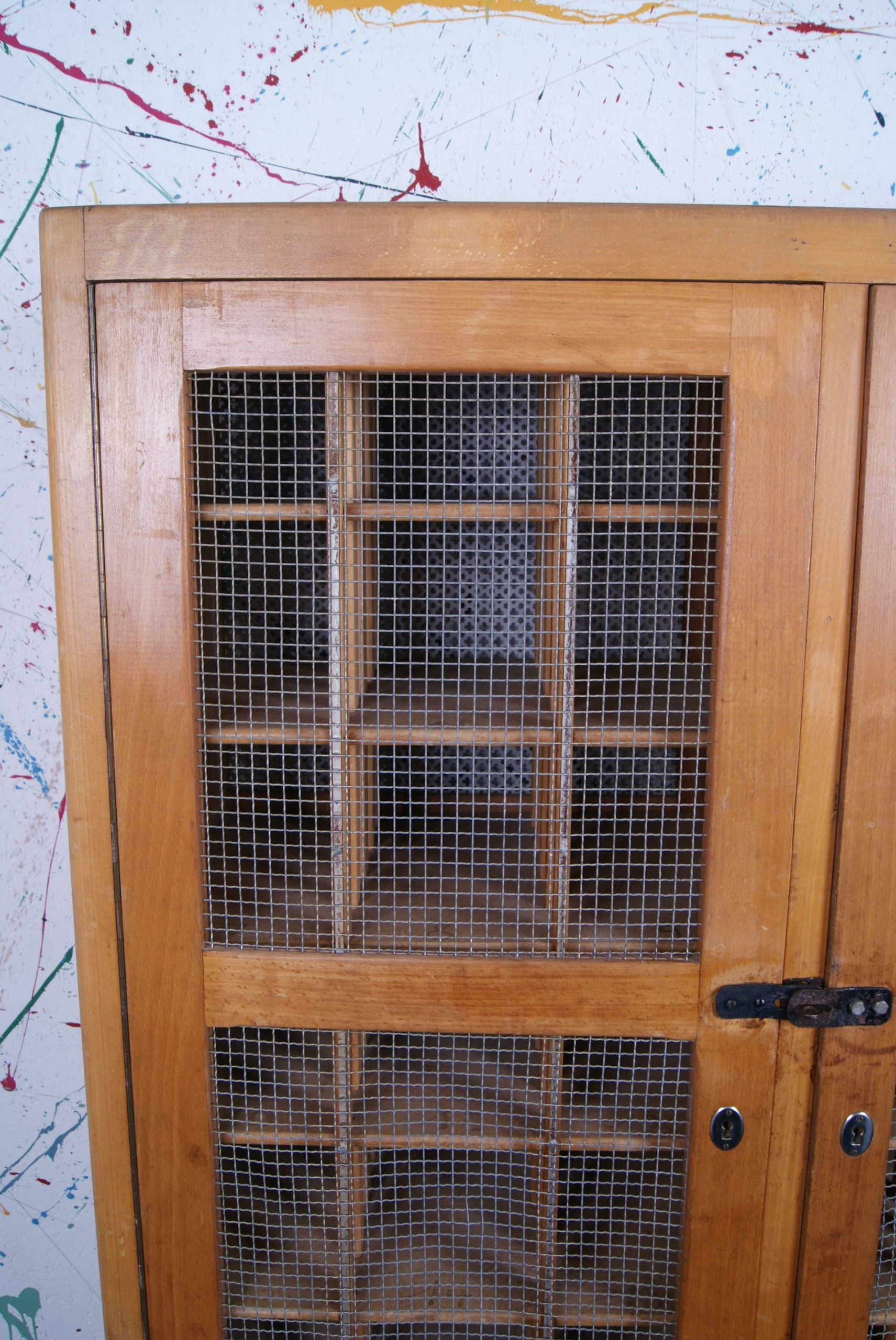 wooden-belgium-locker-4