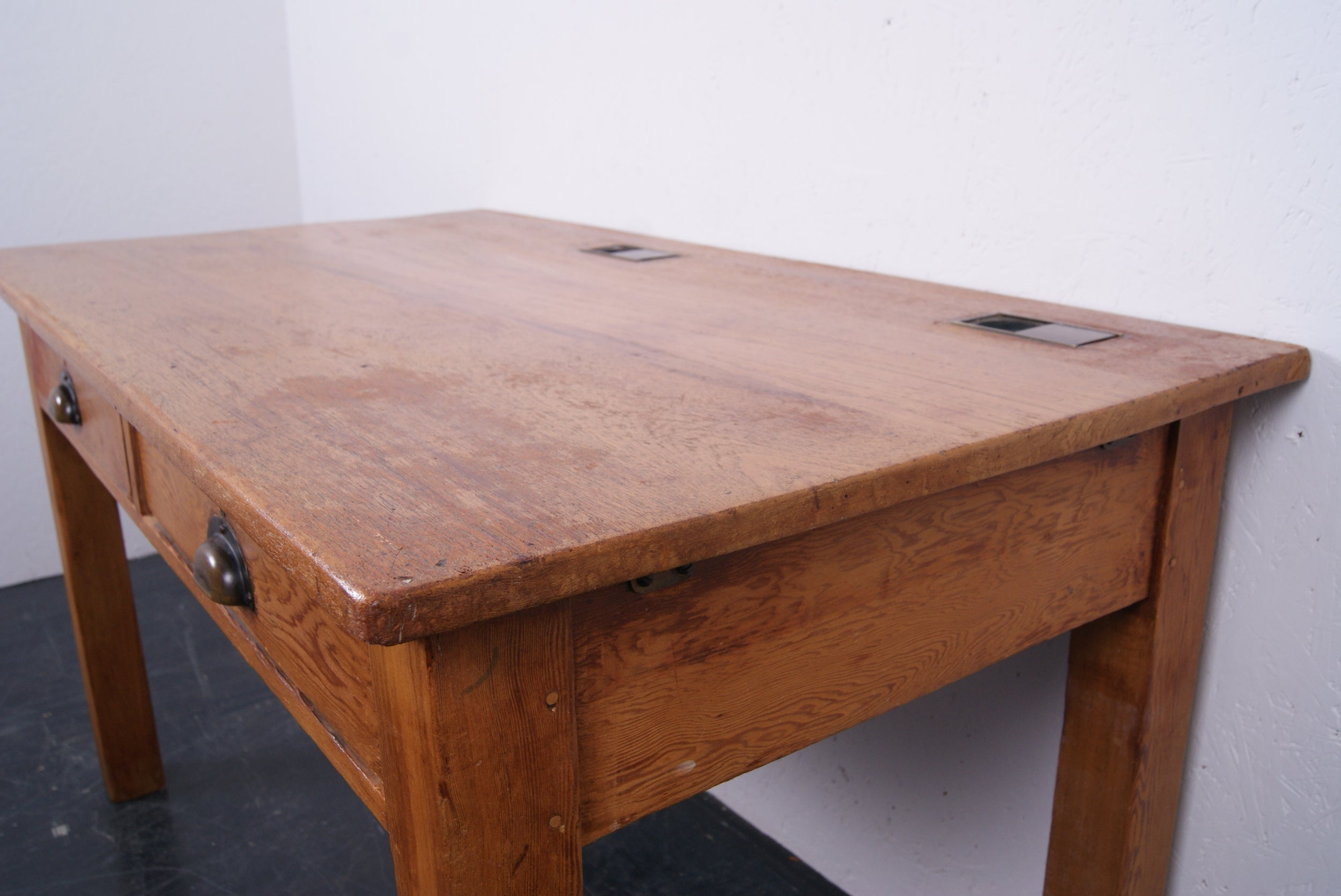 wooden-desk-with-drawers-2
