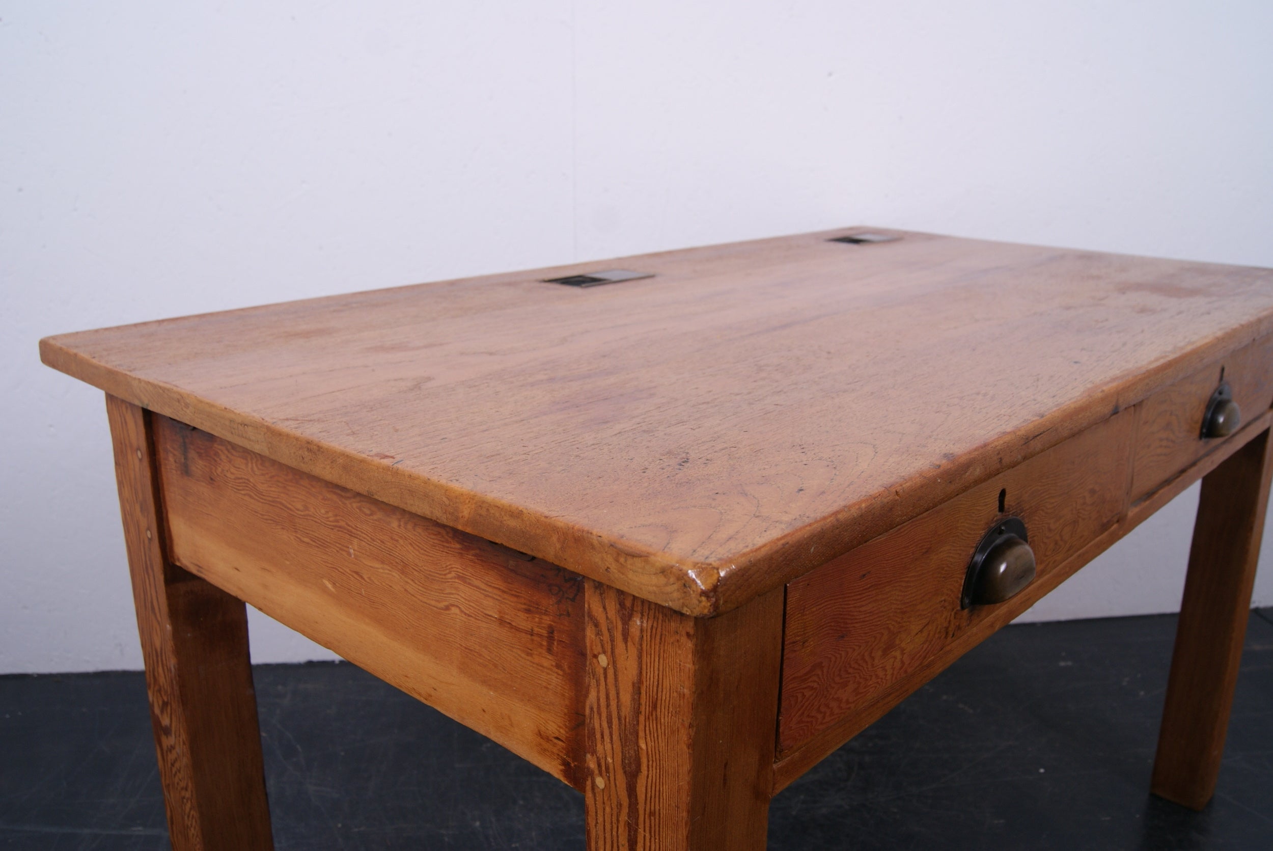 wooden-desk-with-drawers-3