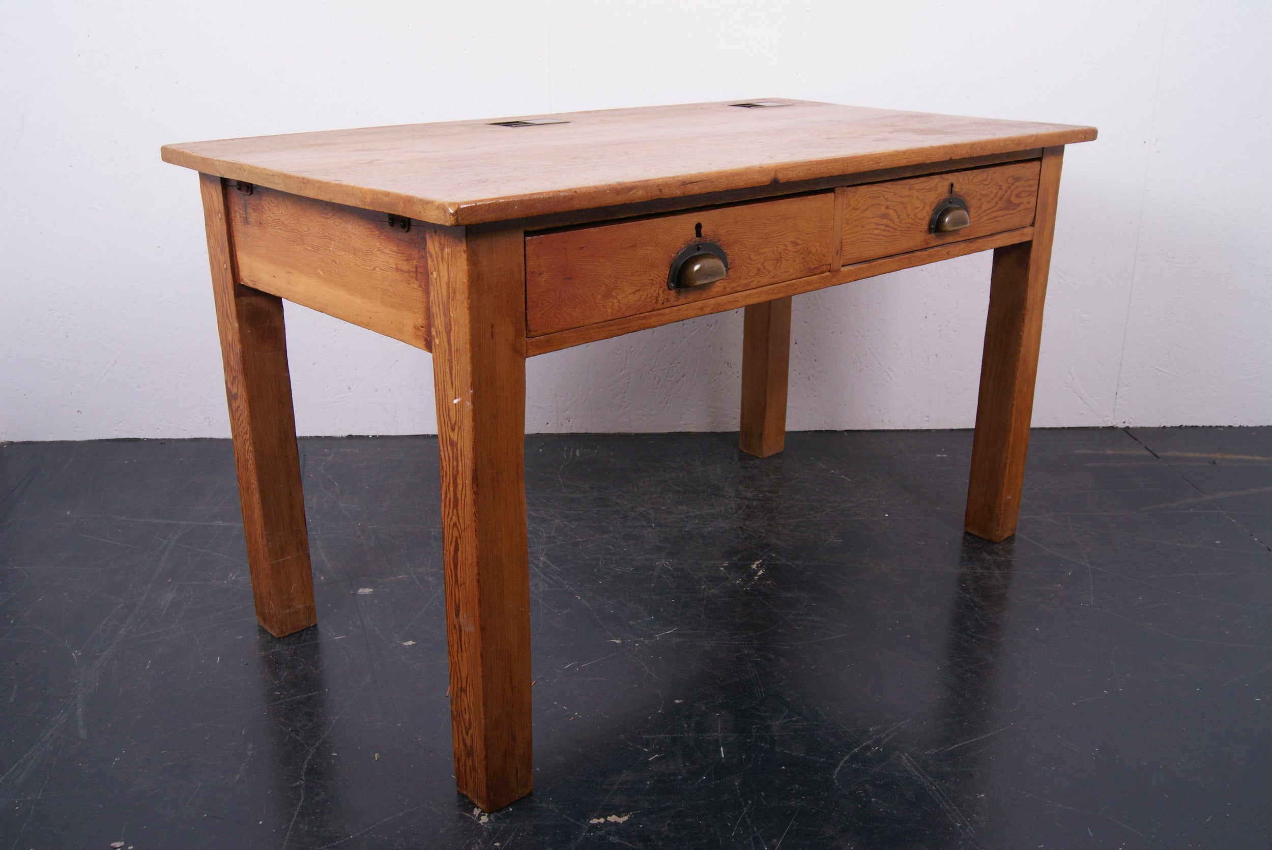 wooden-desk-with-drawers-4