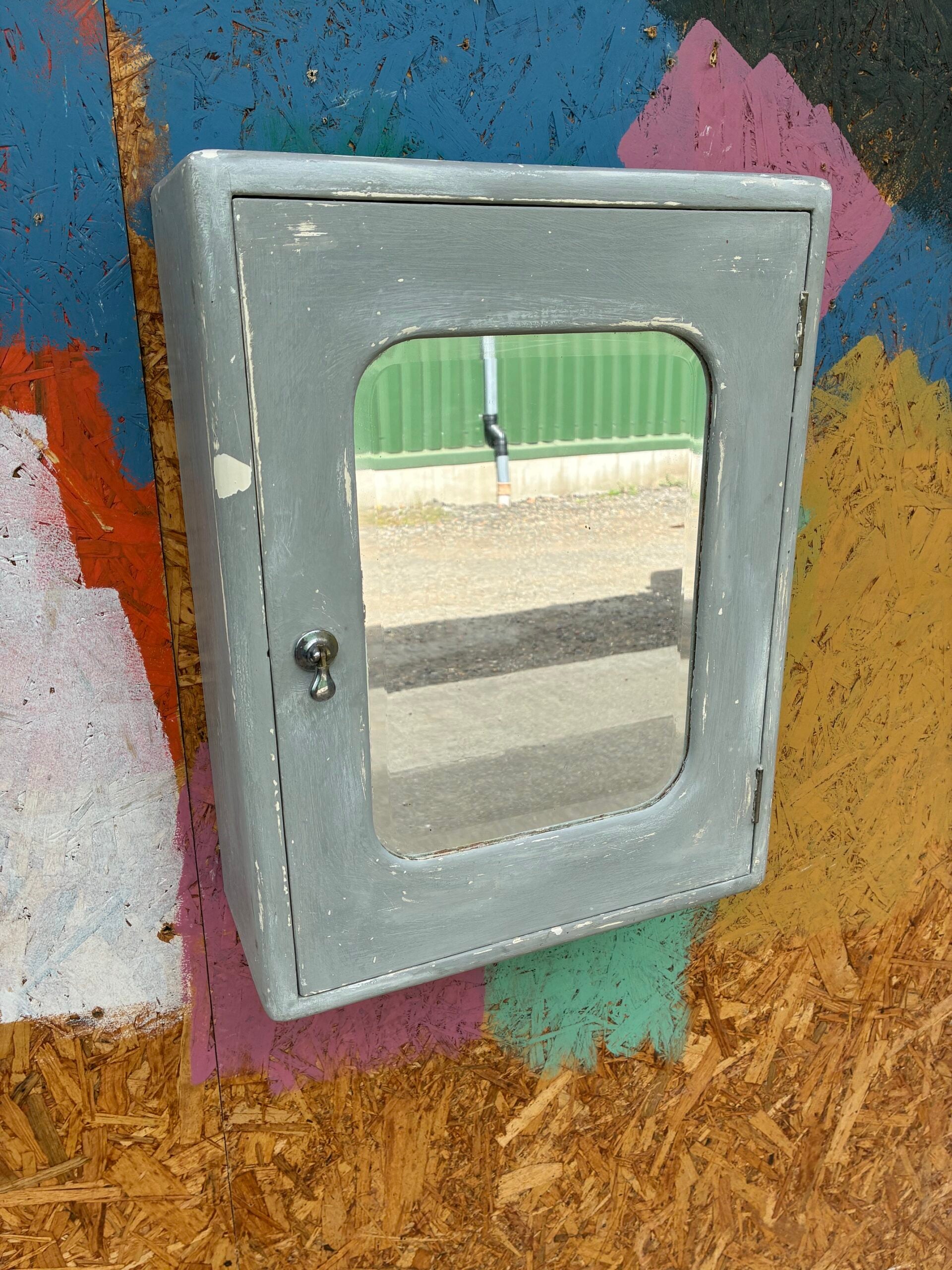 wooden-mirrored-cabinet-1