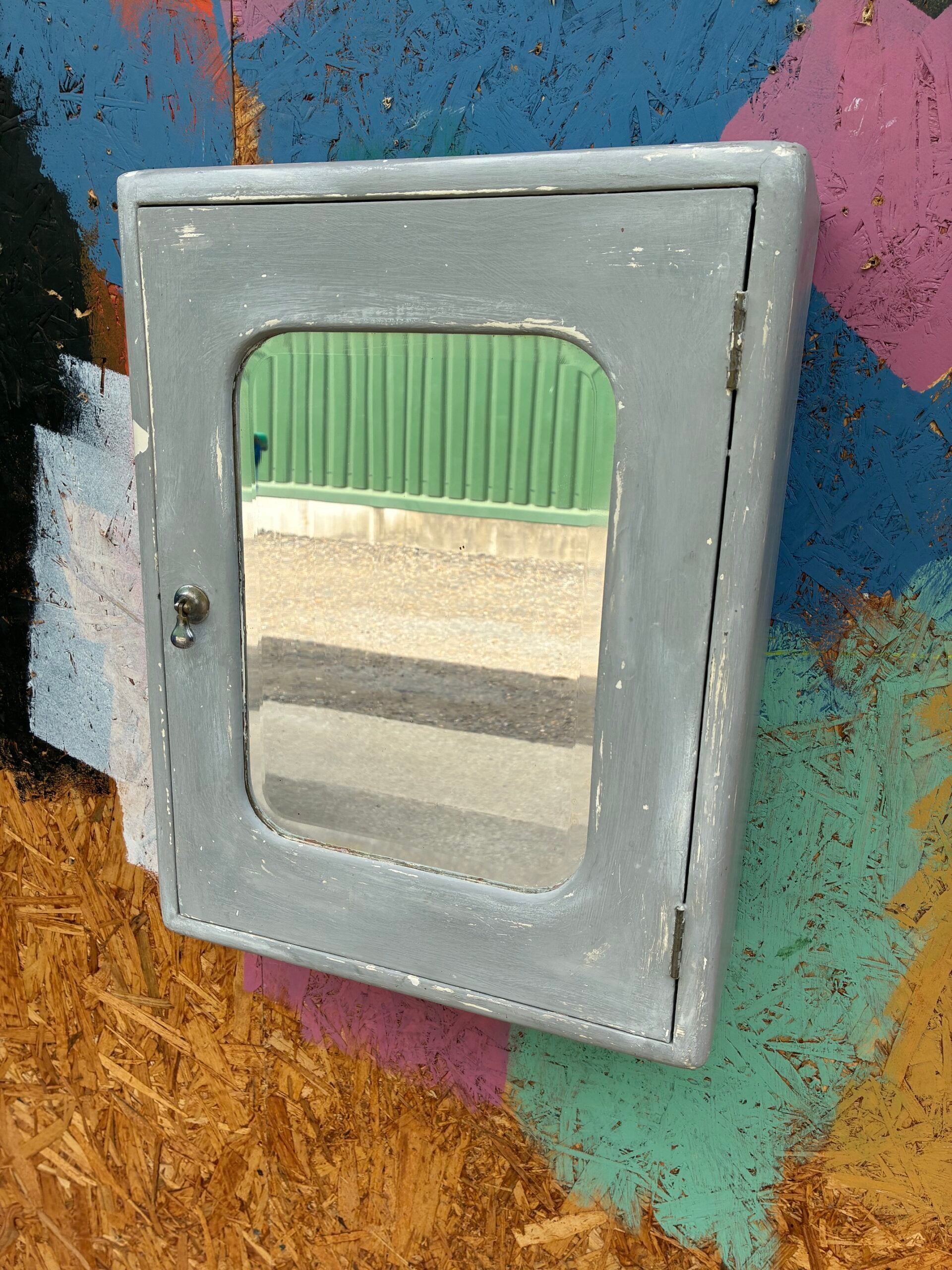 wooden-mirrored-cabinet-2