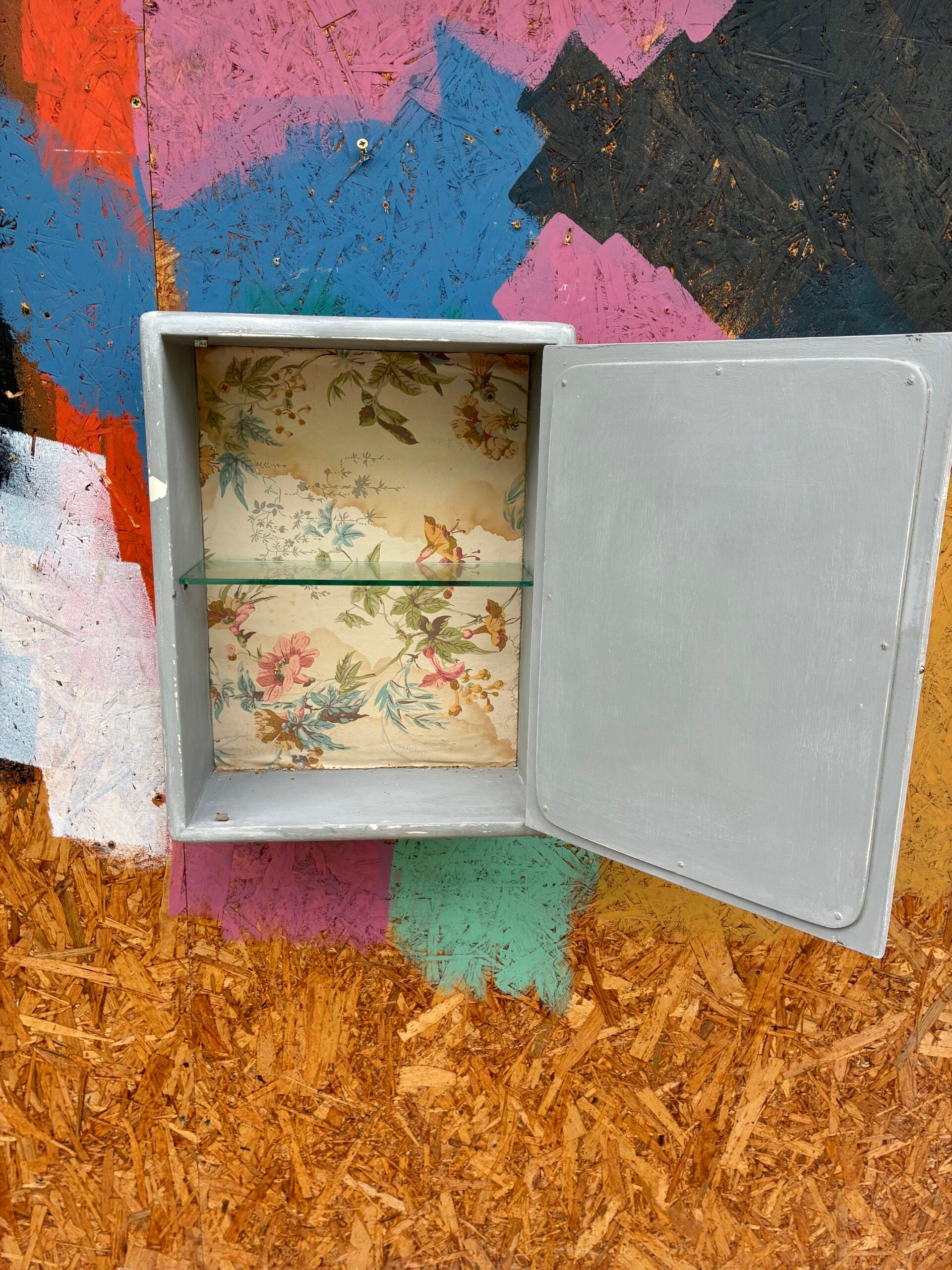 wooden-mirrored-cabinet-4
