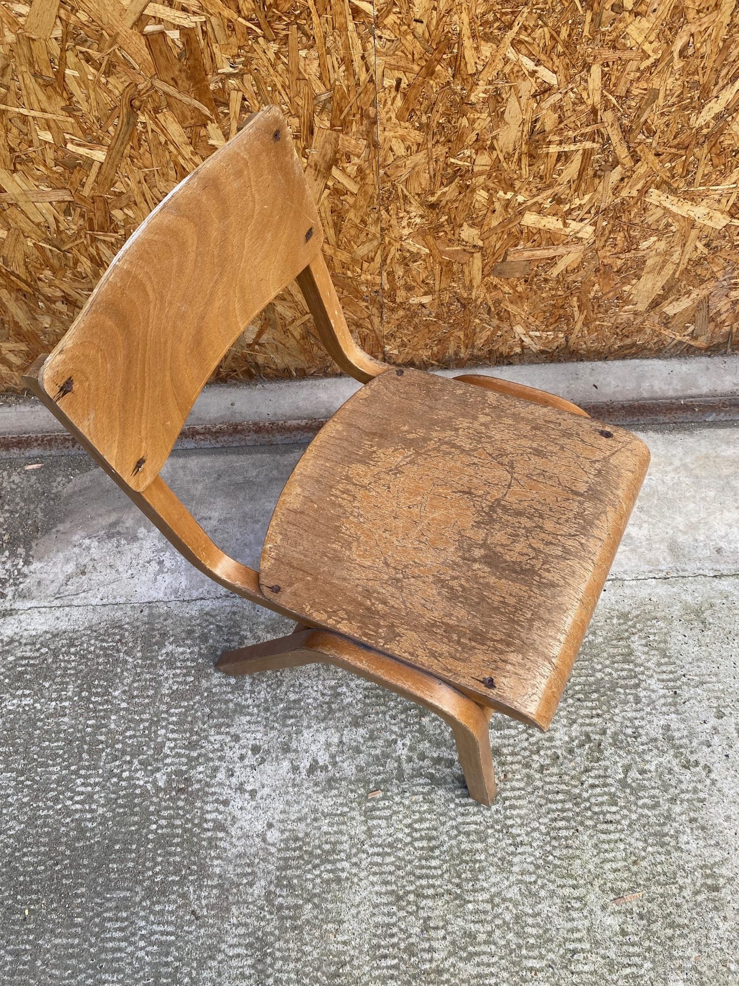wooden-school-chairs-4
