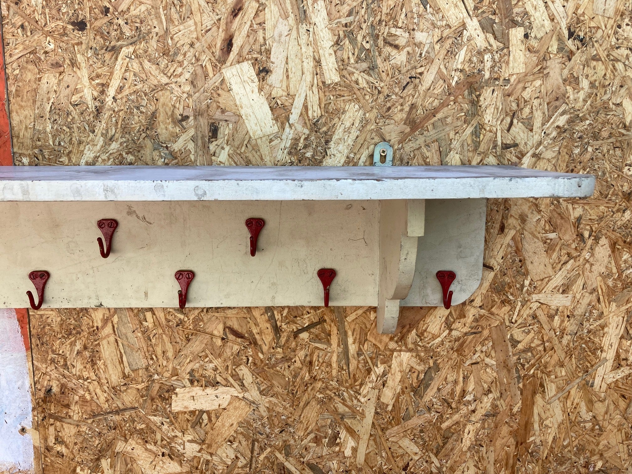 wooden-shelf-hooks-2