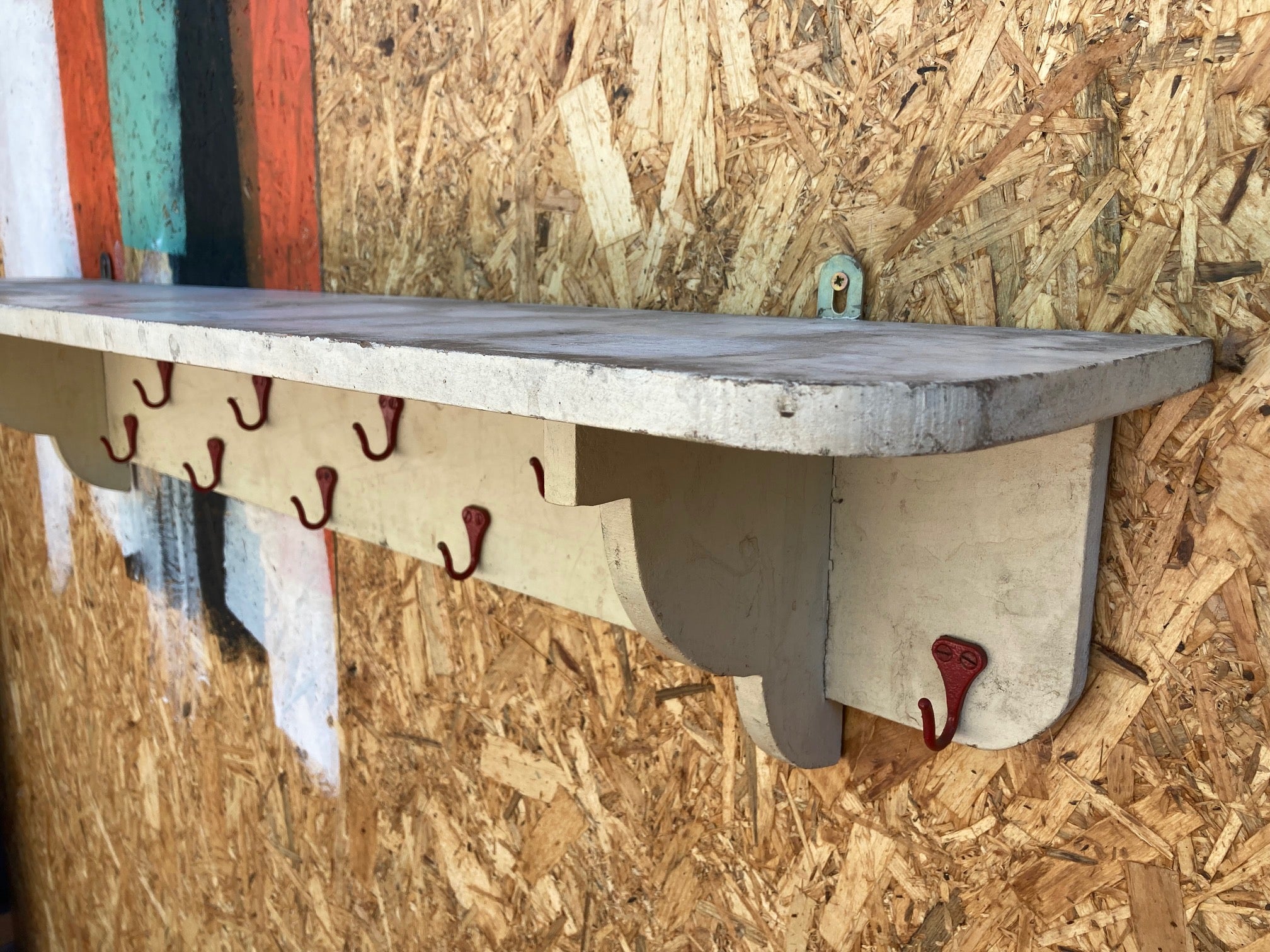 wooden-shelf-hooks-3