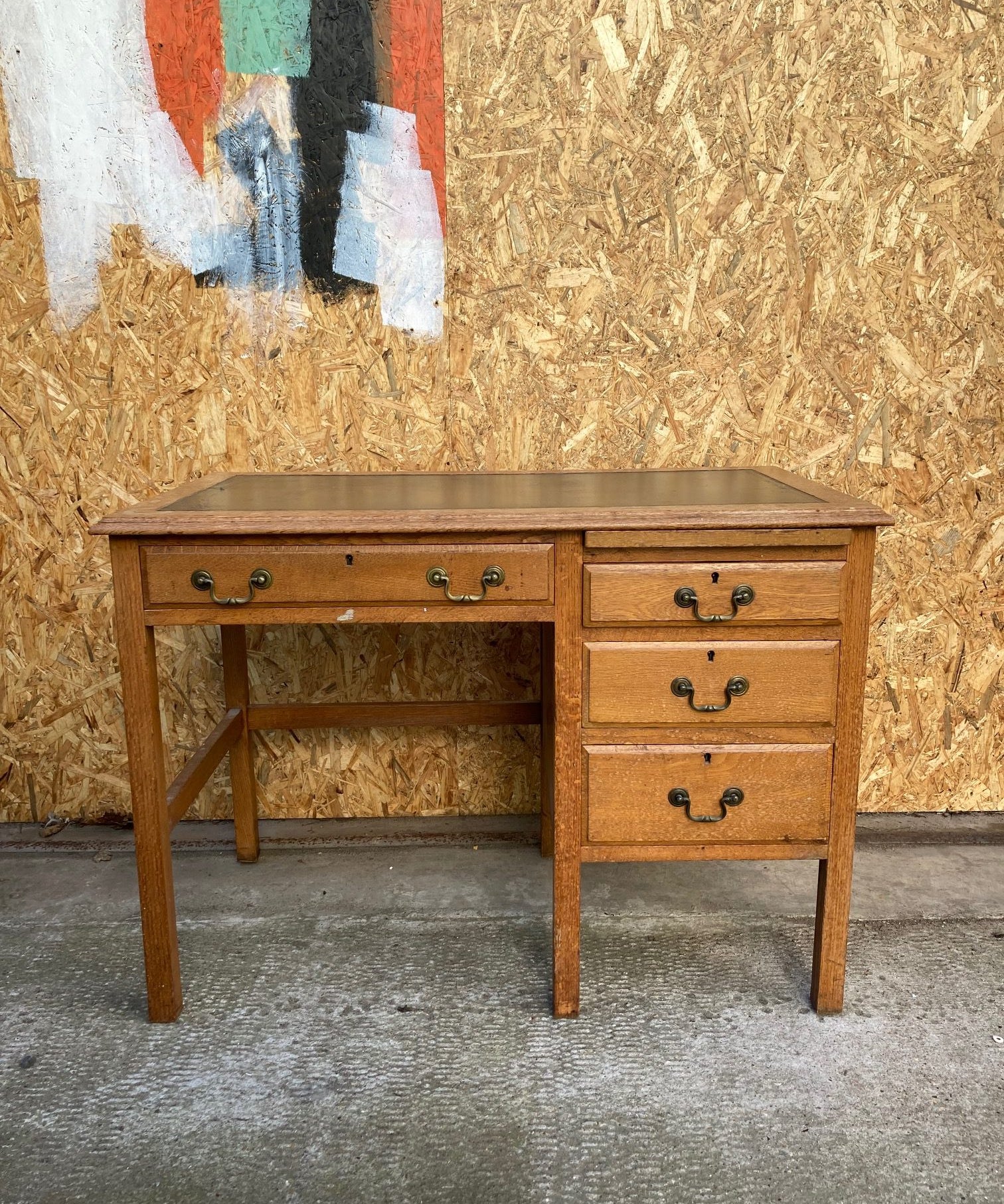 wooden-teachers-desk-1