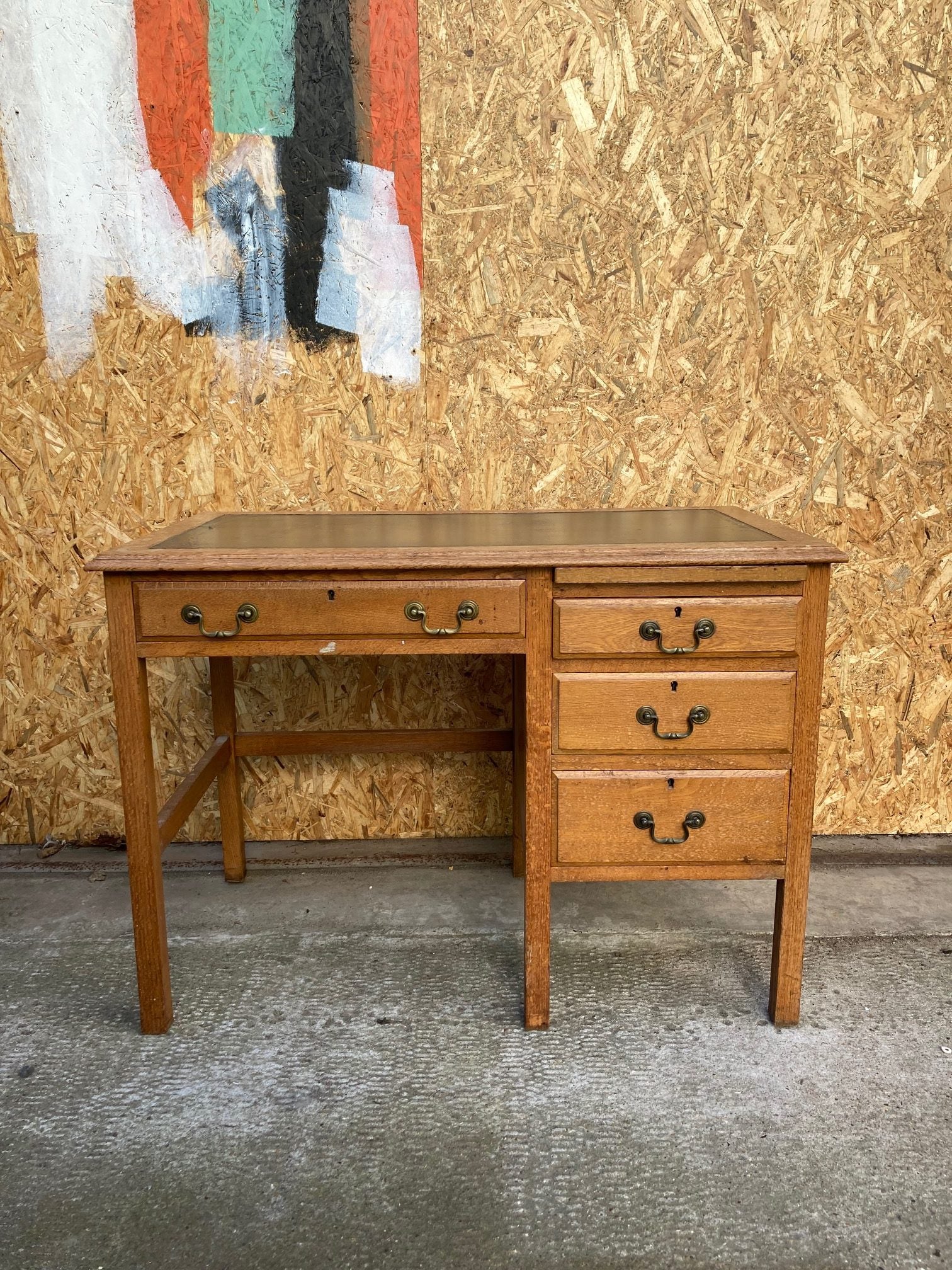 wooden-teachers-desk-1